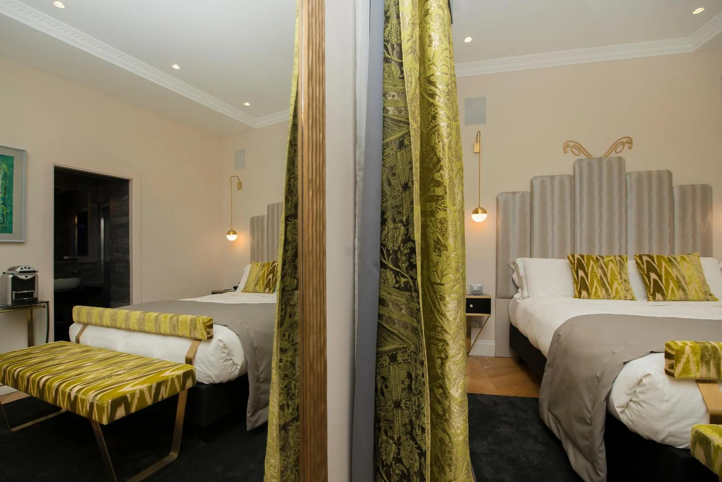 Bed in Torre Argentina Relais - Residenze di Charme