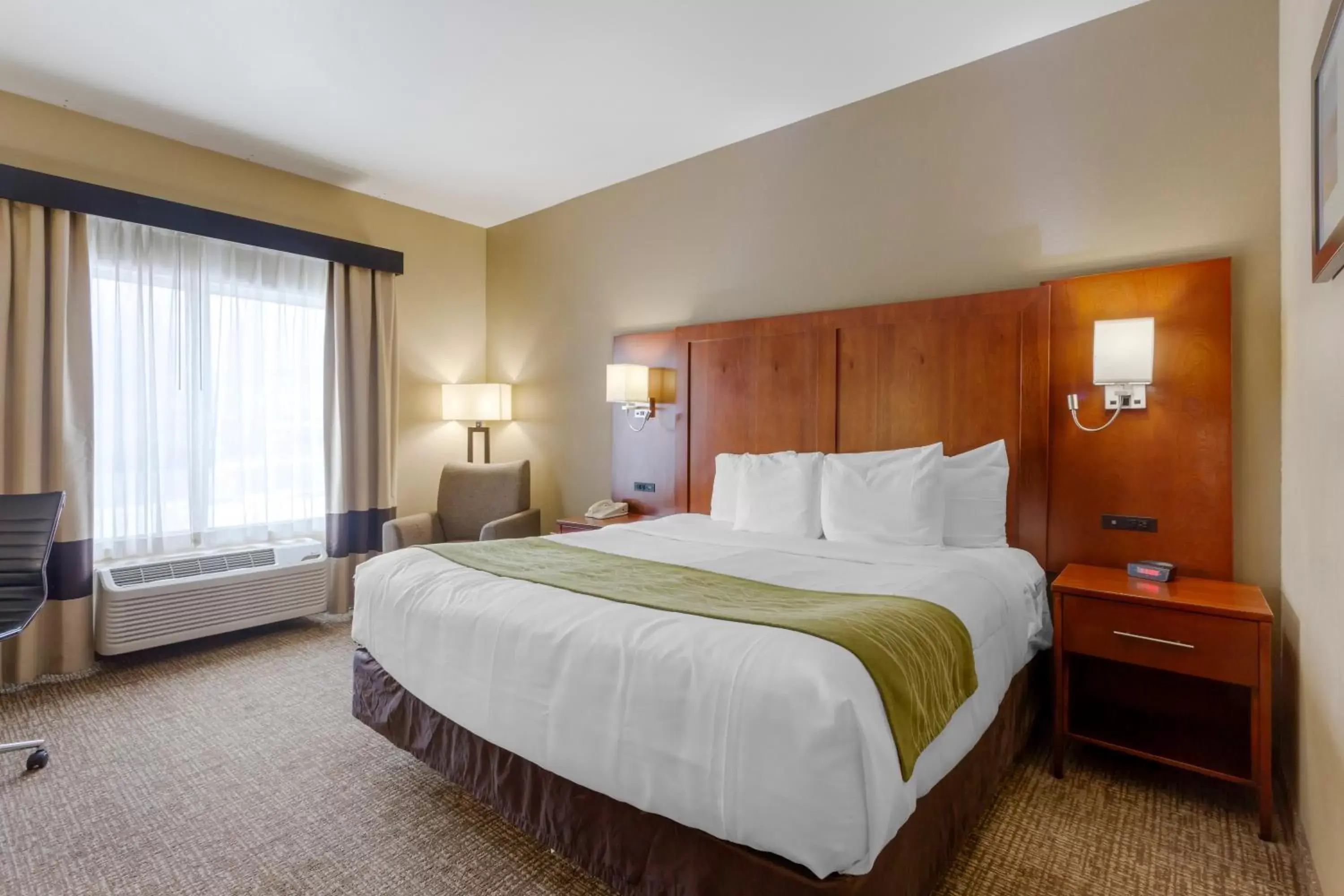 Bedroom, Bed in Comfort Inn & Suites Salt Lake City/Woods Cross
