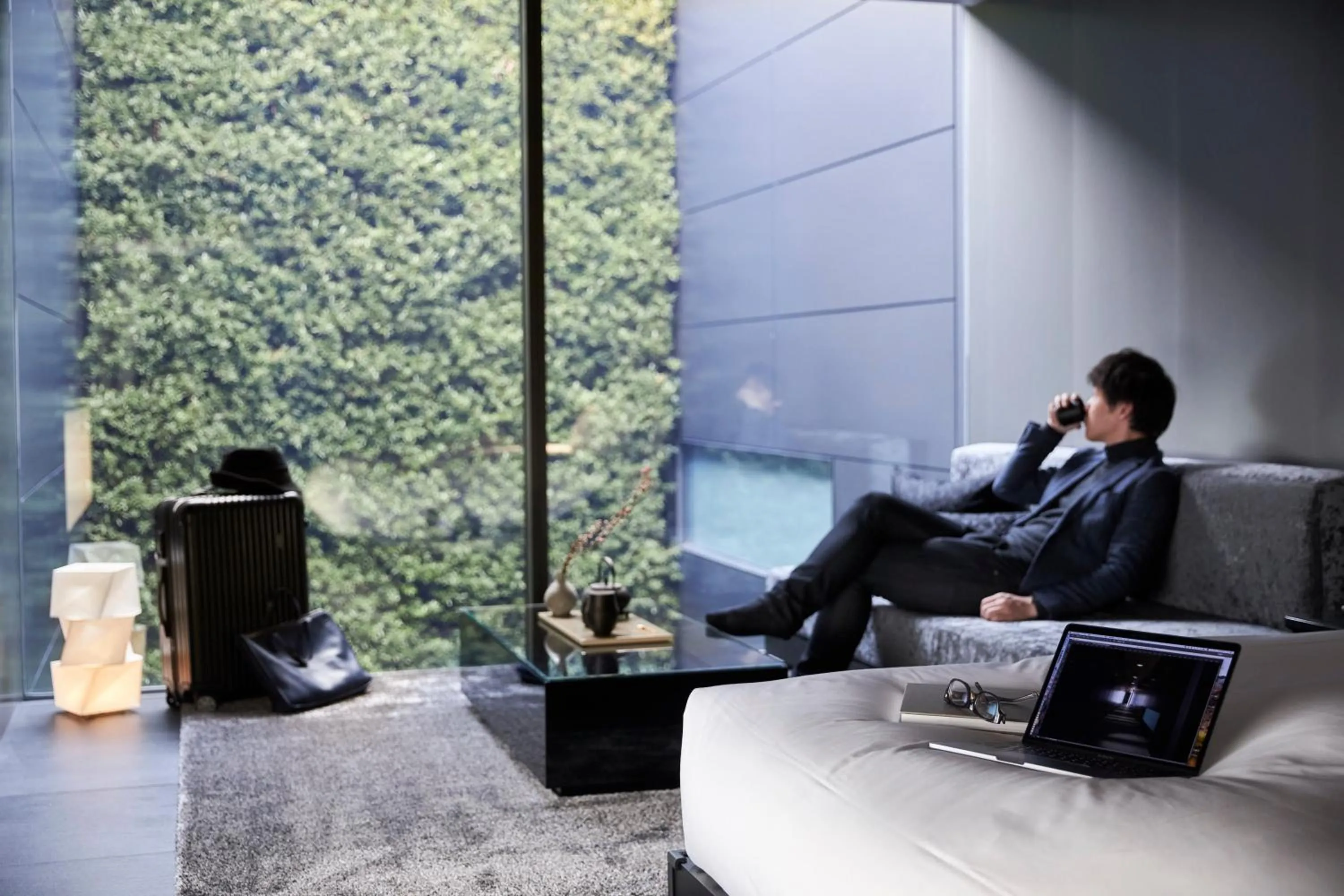 Photo of the whole room in MOGANA