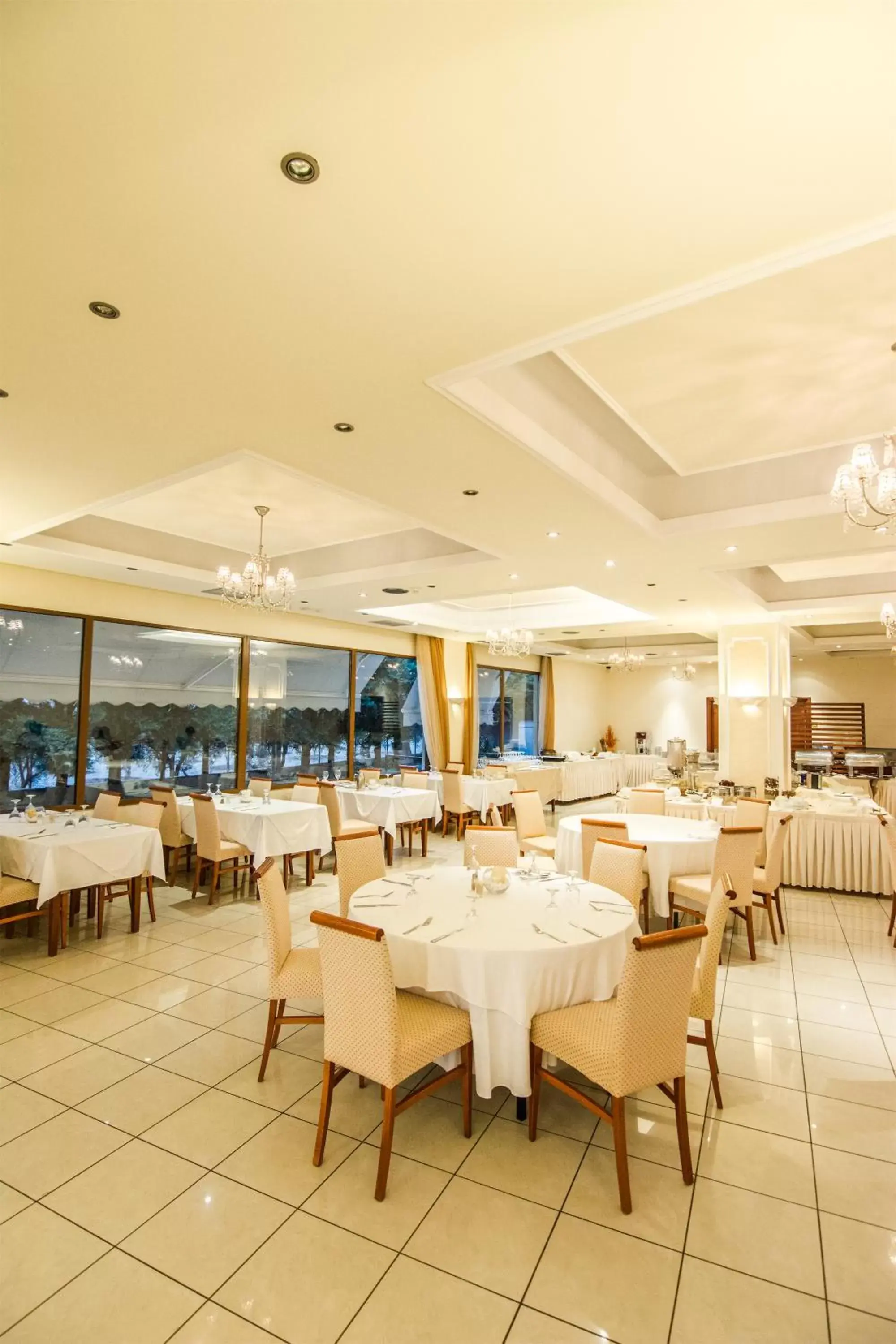 Restaurant/Places to Eat in Nefeli Hotel