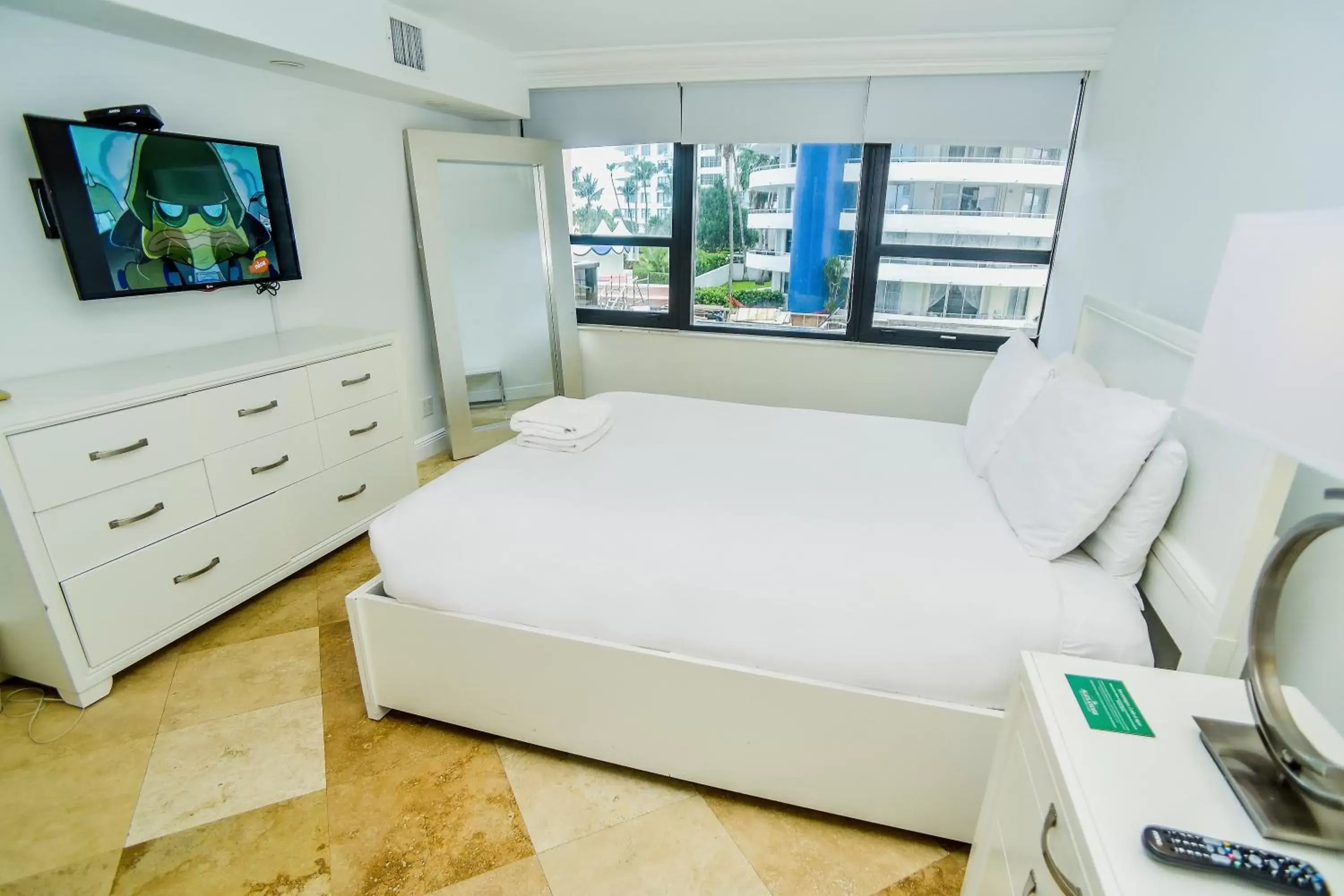Photo of the whole room, Bed in The Alexander Beach Residences