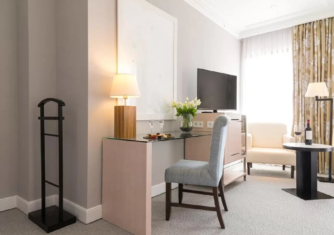 TV and multimedia in GPRO Valparaiso Palace & Spa