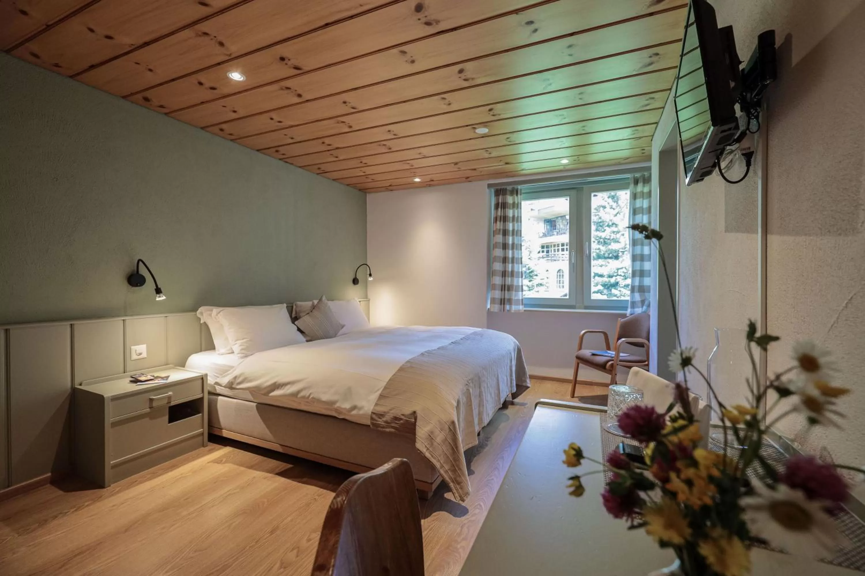 Photo of the whole room, Bed in Hotel Seehof-Arosa