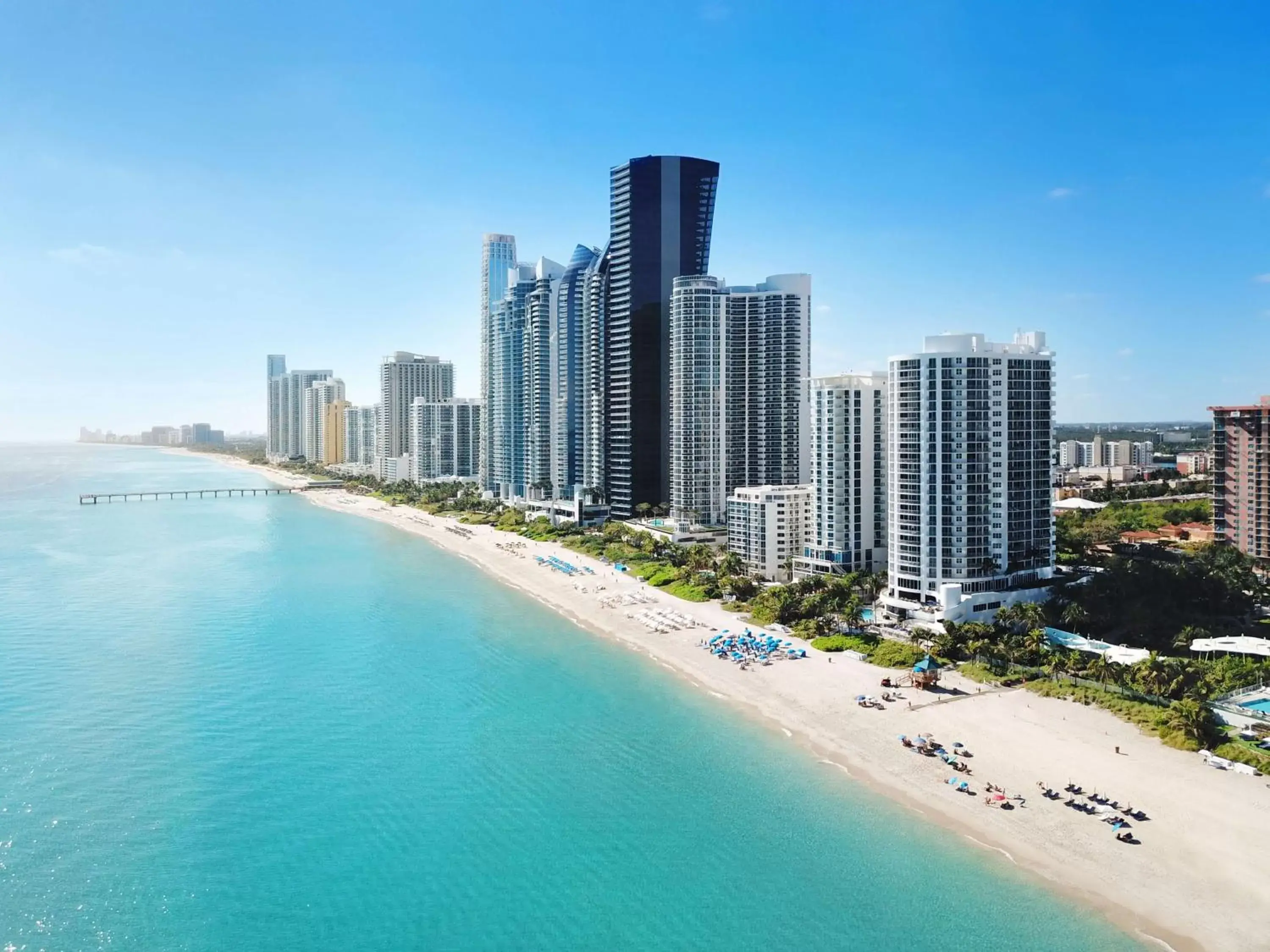 Property building in DoubleTree by Hilton Ocean Point Resort - North Miami Beach Property building in DoubleTree by Hilton Ocean Point Resort - North Miami Beach