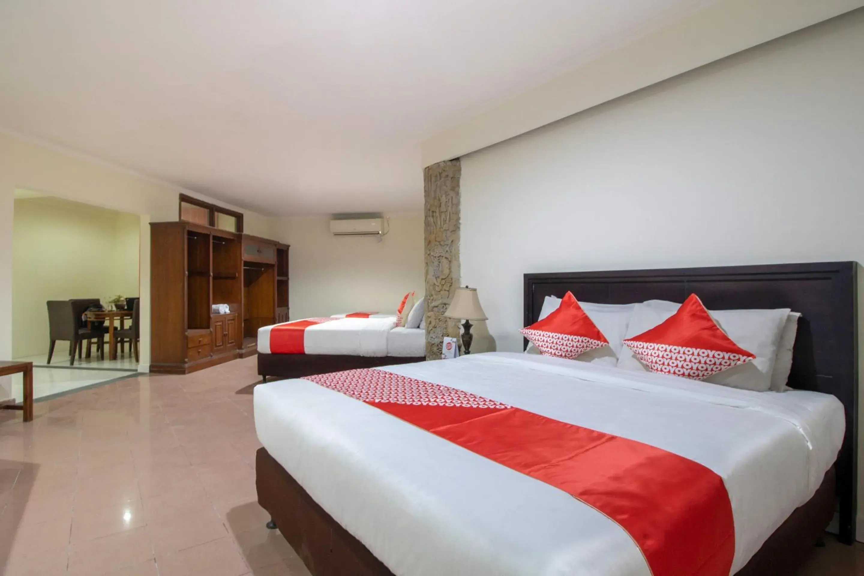 Bedroom, Bed in SUPER OYO Flagship 2688 Guntur Hotel