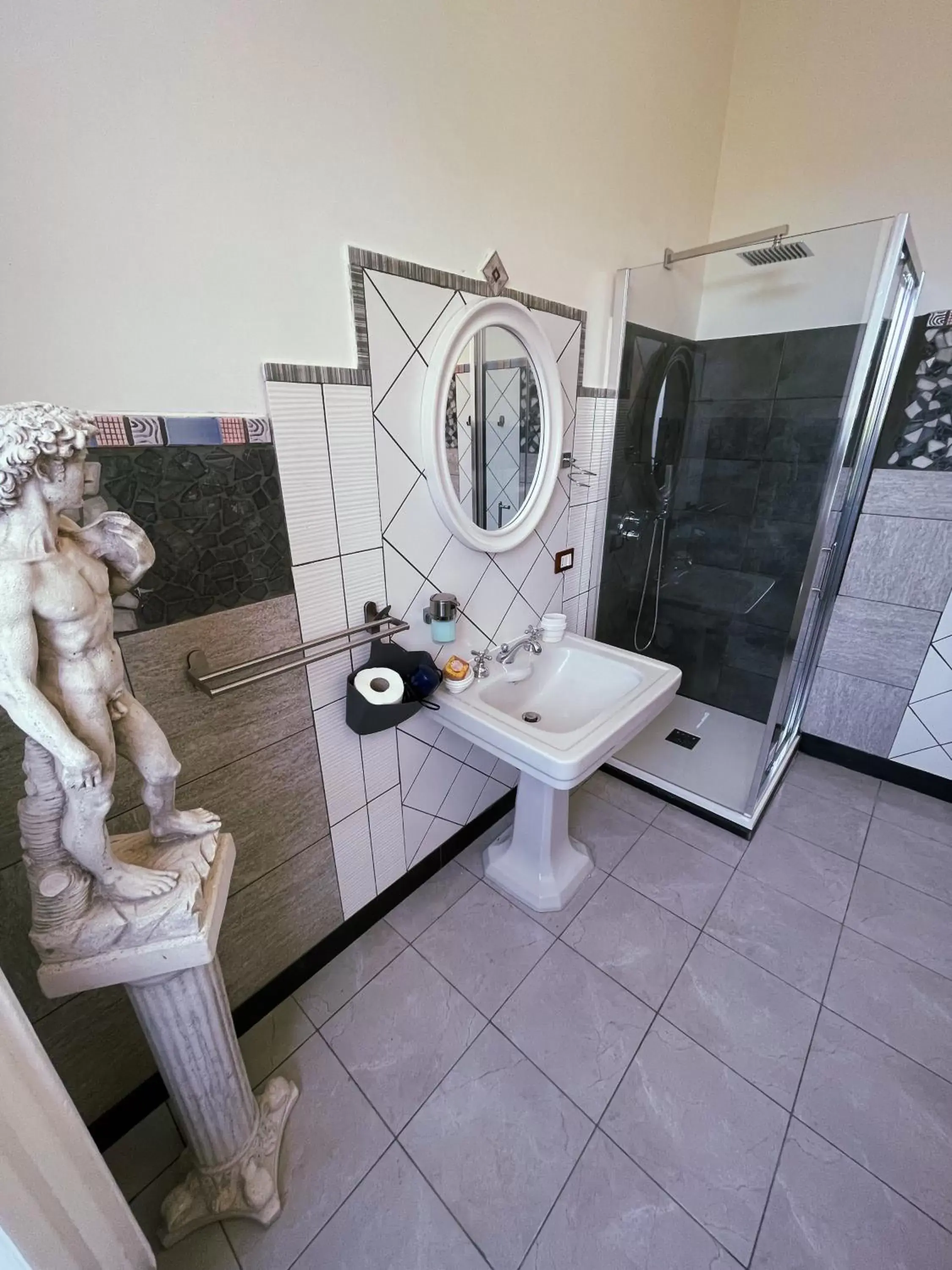 Bathroom in Happy Days Terracina