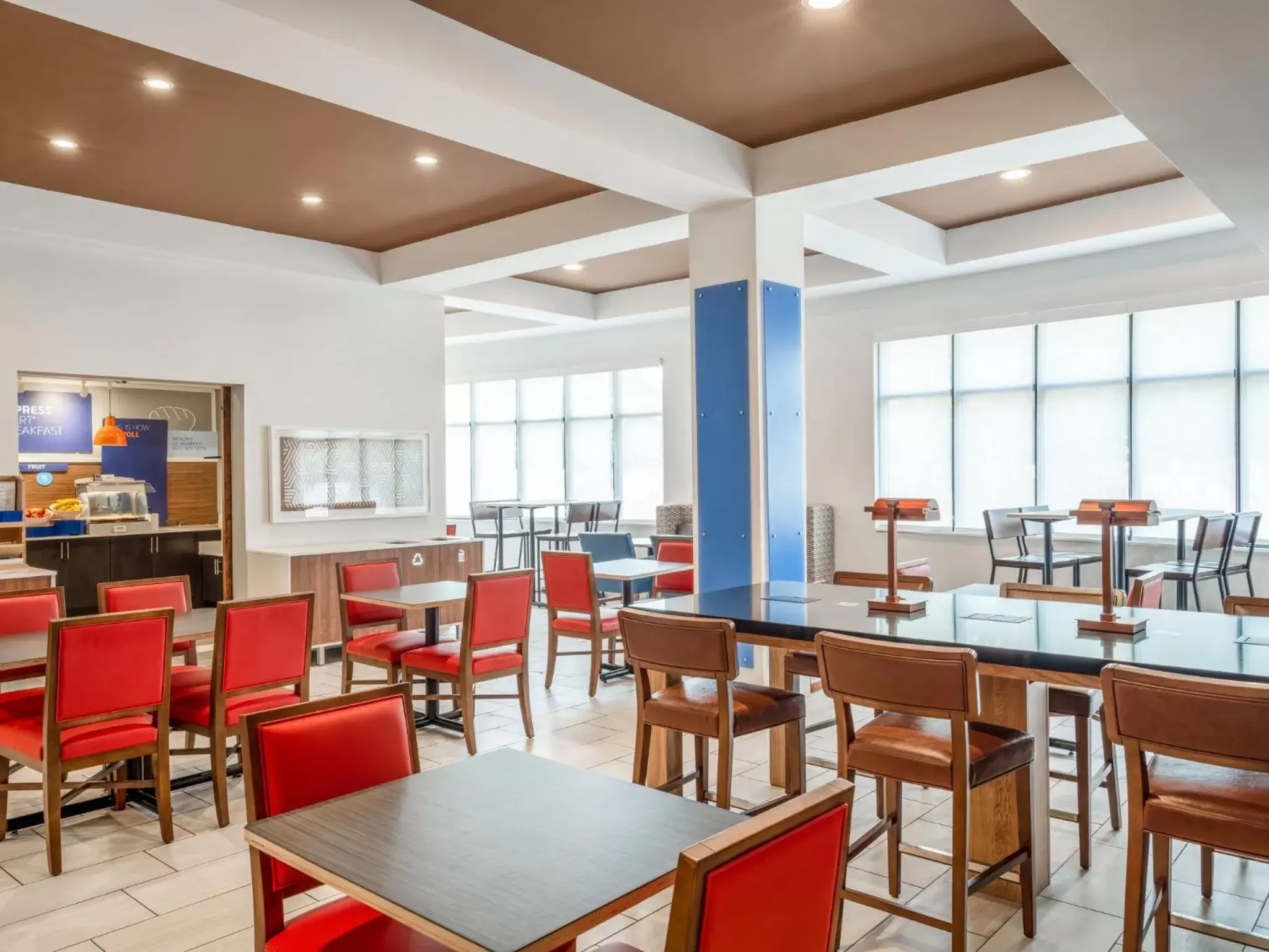 Breakfast, Restaurant/Places to Eat in Holiday Inn Express Hotel & Suites Beaumont Northwest, an IHG Hotel