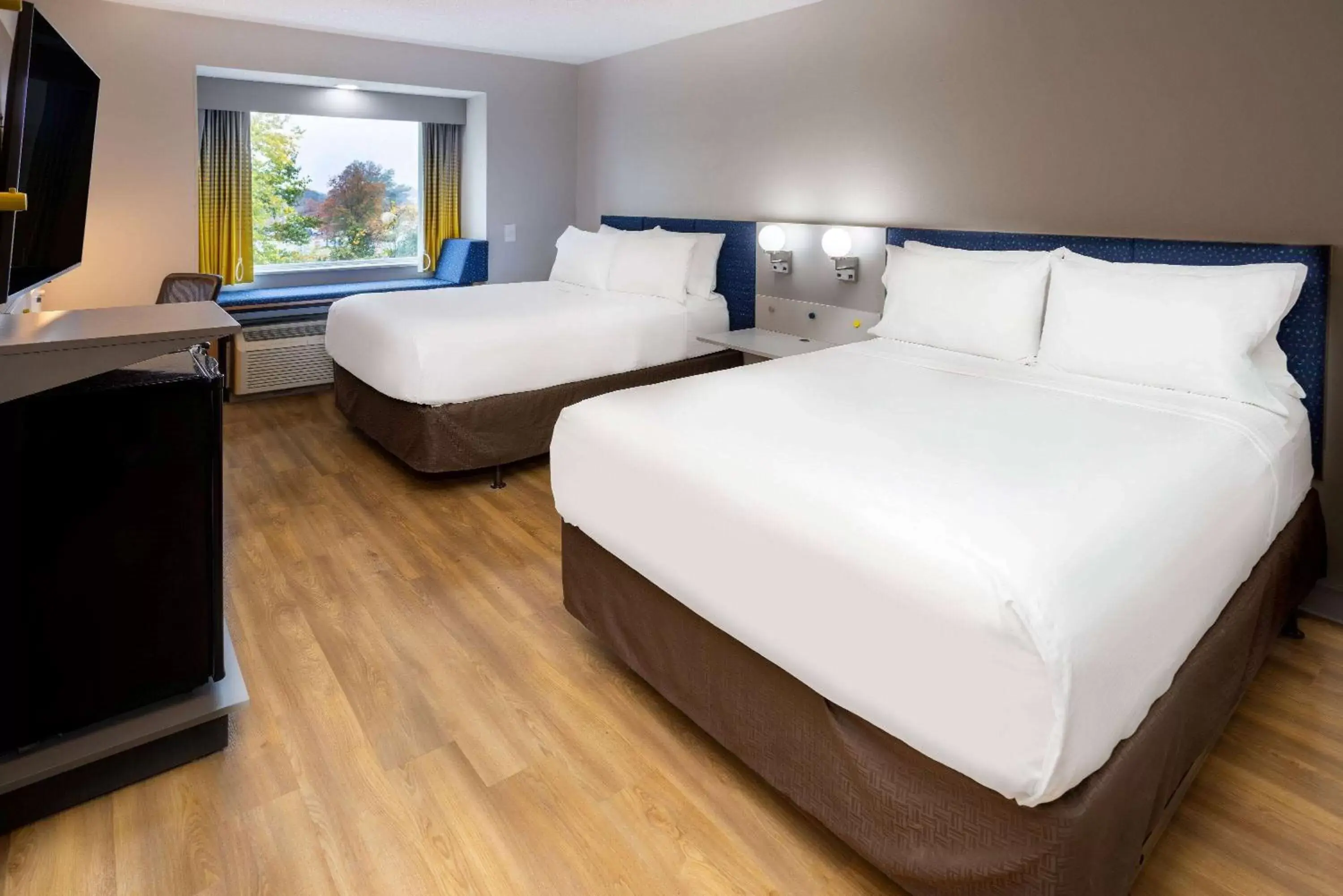 Bed in Microtel Inn and Suites - Salisbury