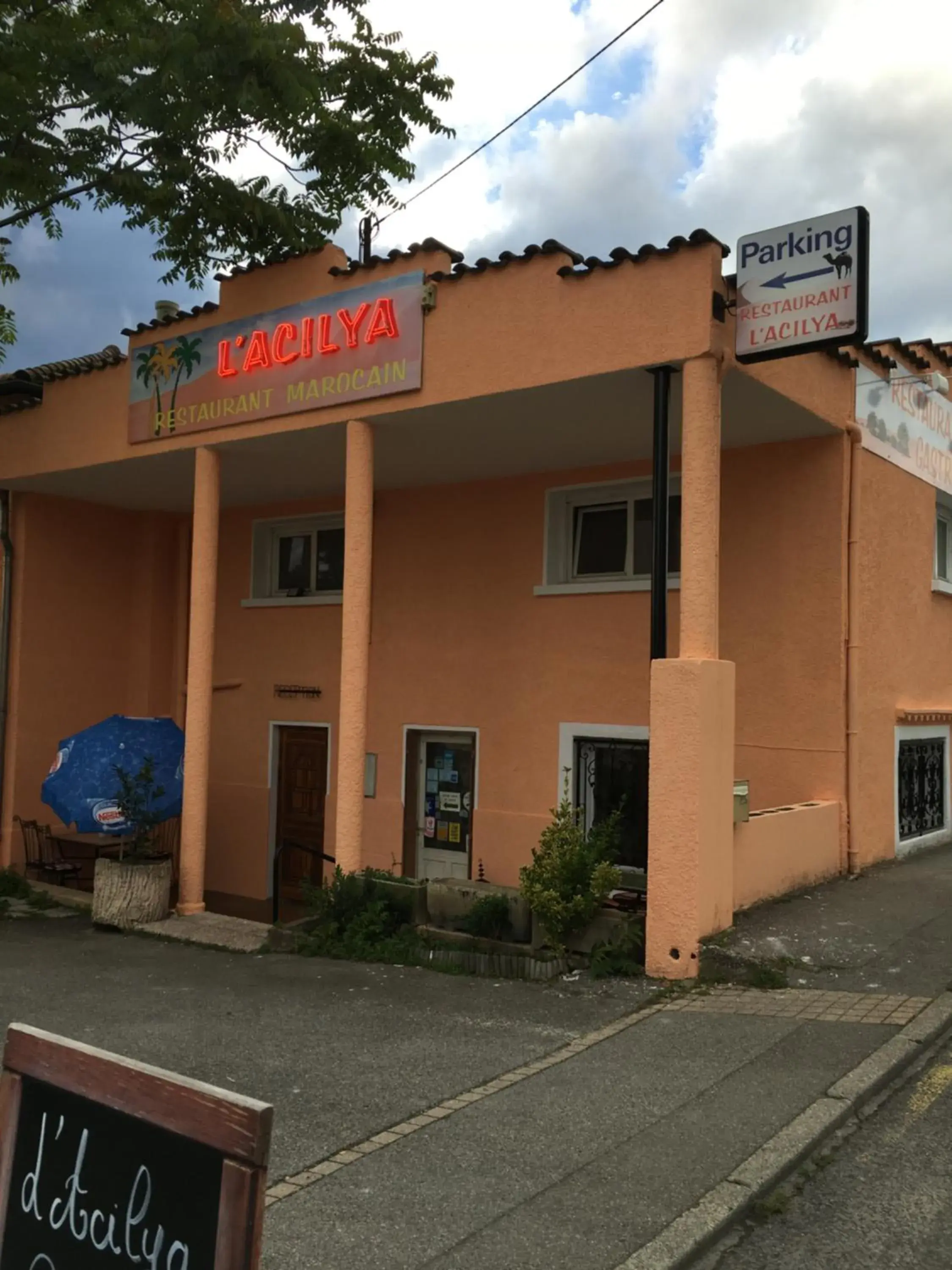 Facade/Entrance in L'Acilya