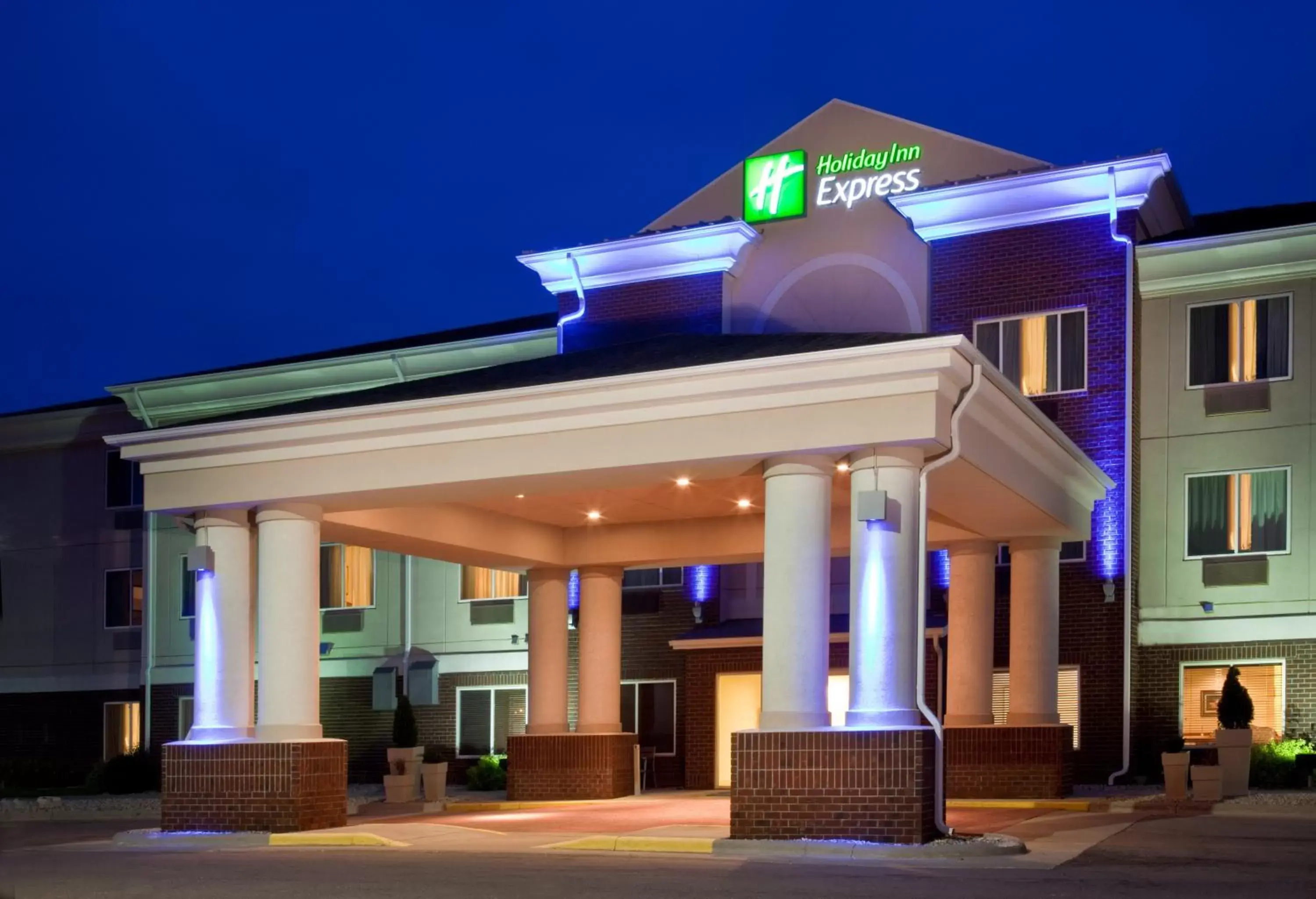 Property building in Holiday Inn Express & Suites Vermillion, an IHG Hotel