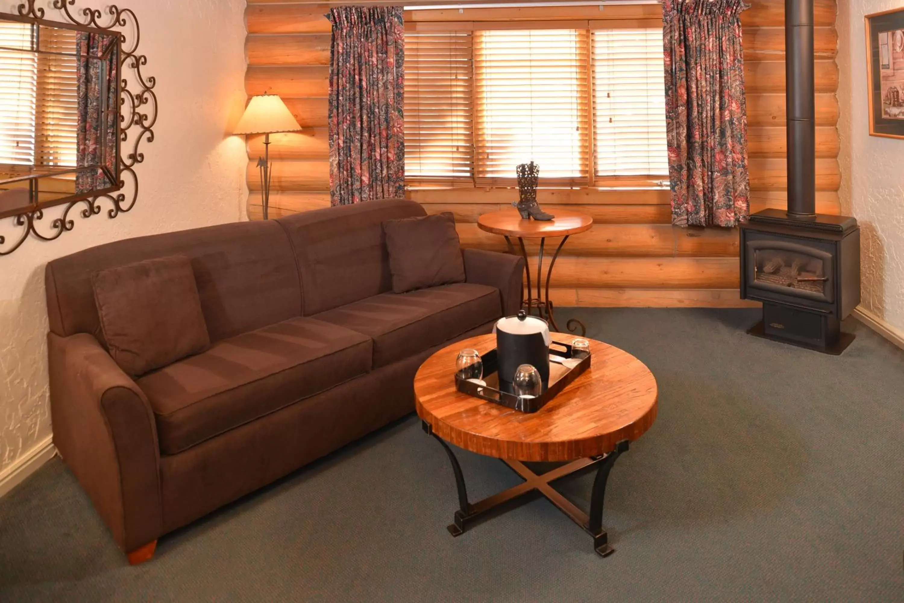Day, Seating Area in The Boulder Creek Lodge