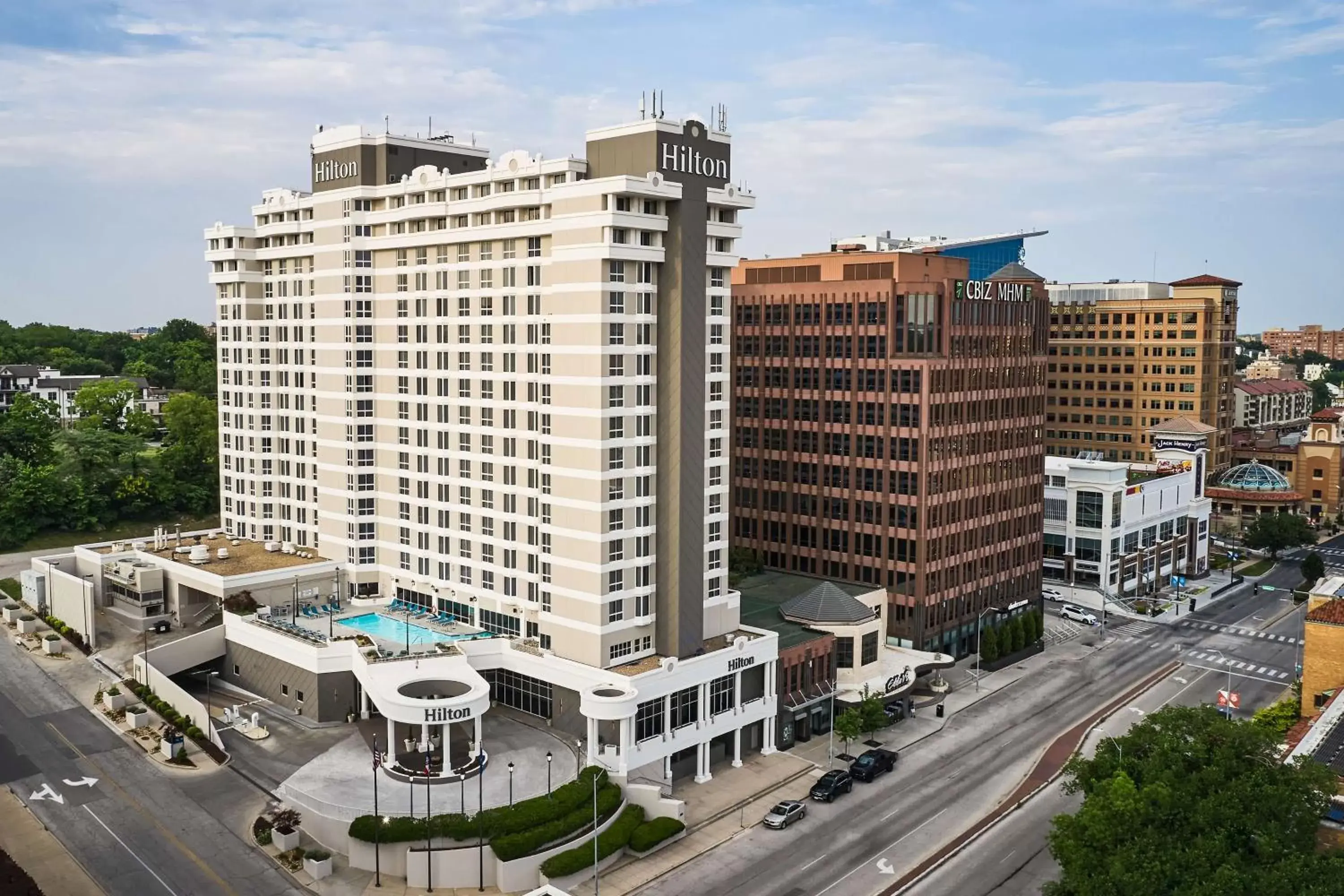 Property building in Hilton Kansas City Country Club Plaza