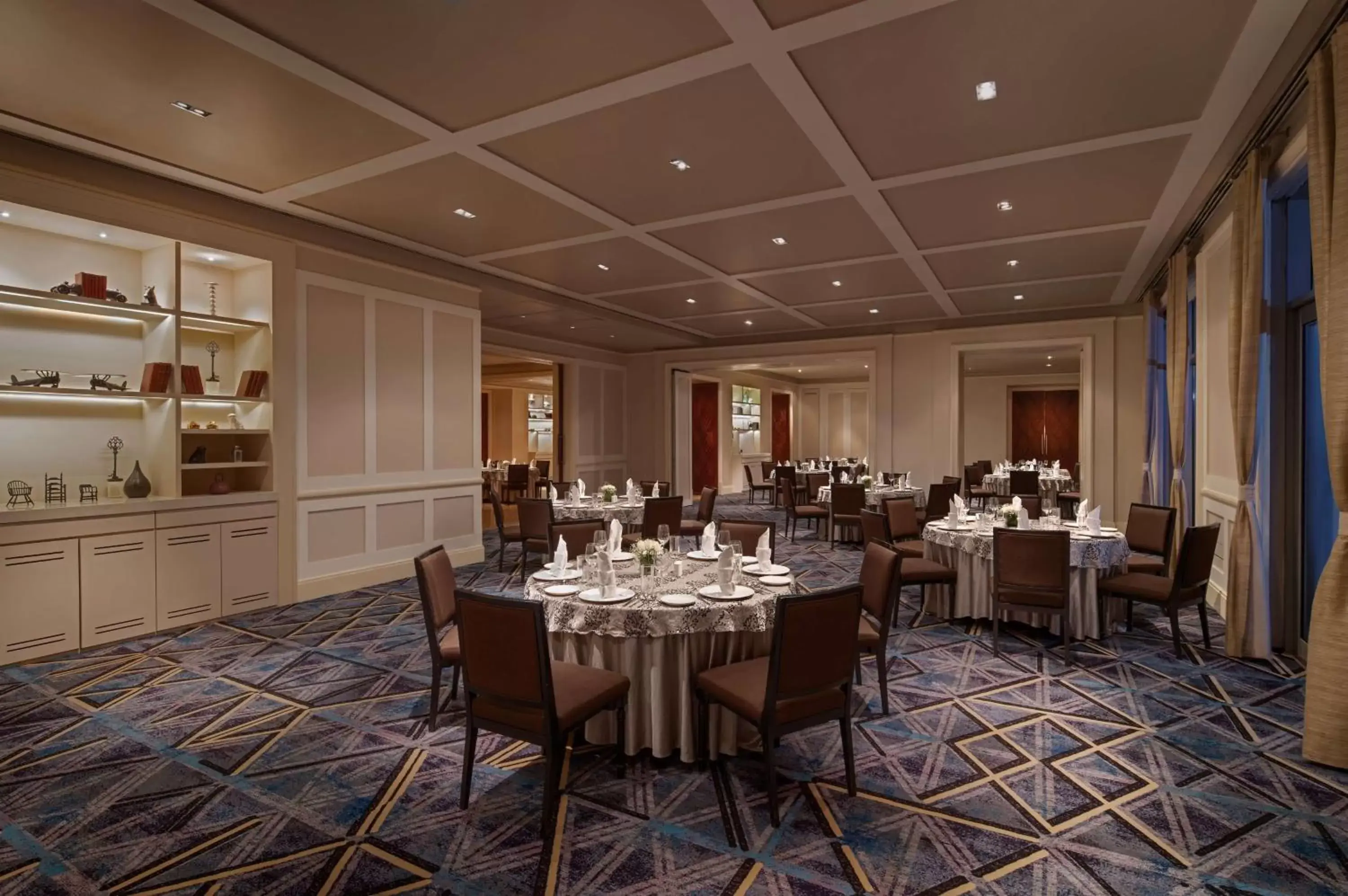 Meeting/conference room, Restaurant/Places to Eat in Park Hyatt Chennai