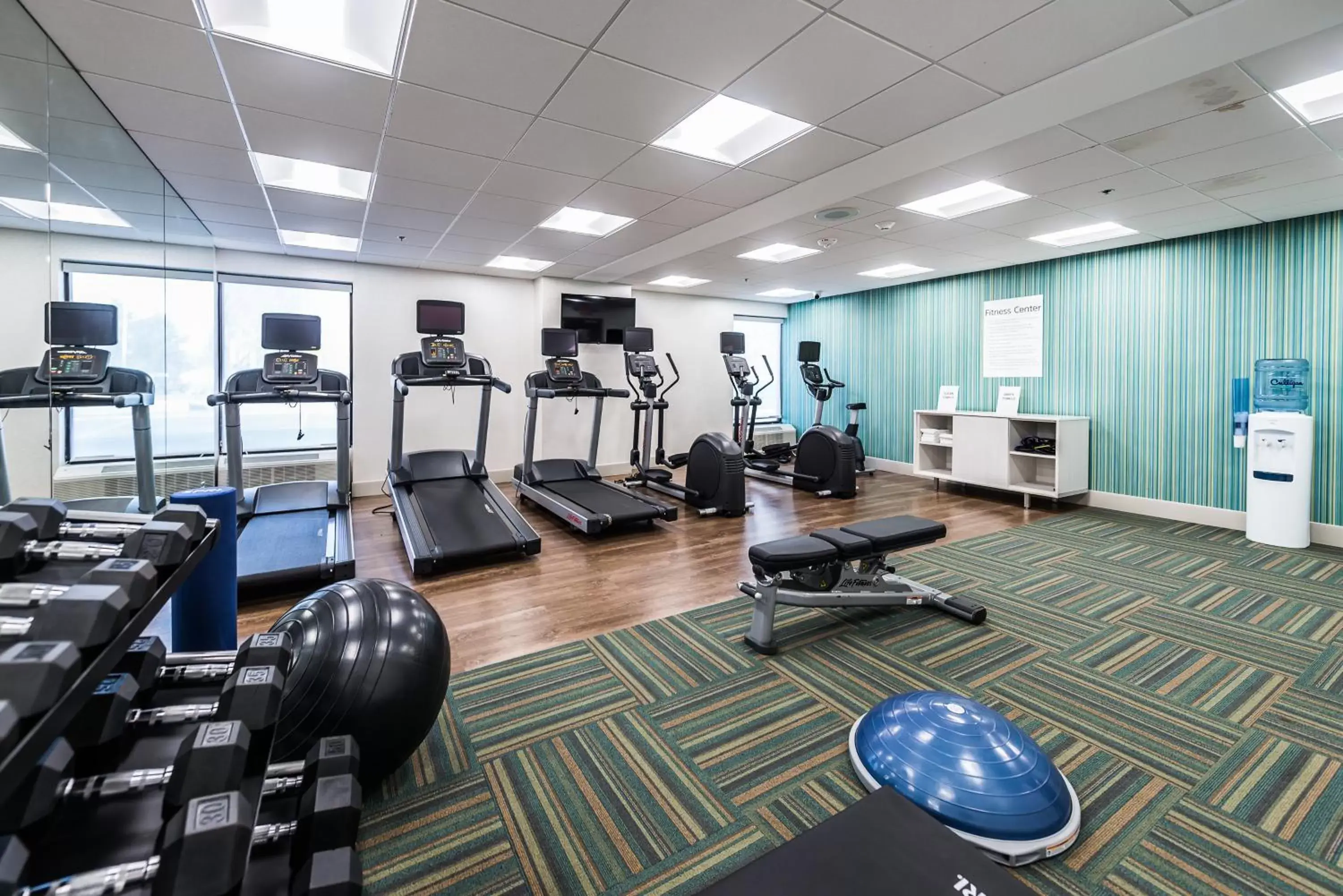 Fitness centre/facilities, Fitness Center/Facilities in Holiday Inn Express Flint-Campus Area, an IHG Hotel