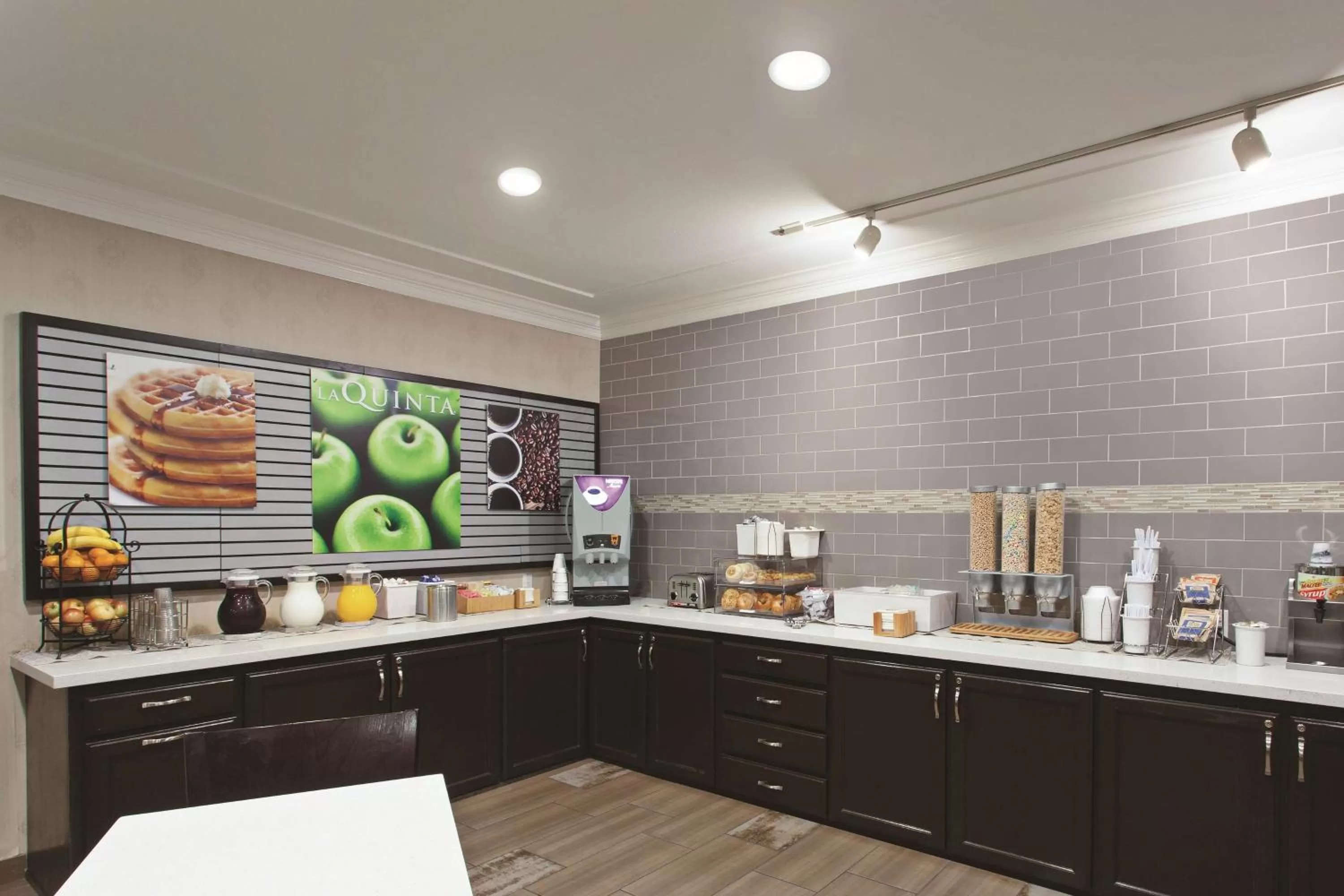 Restaurant/places to eat in La Quinta by Wyndham Los Banos