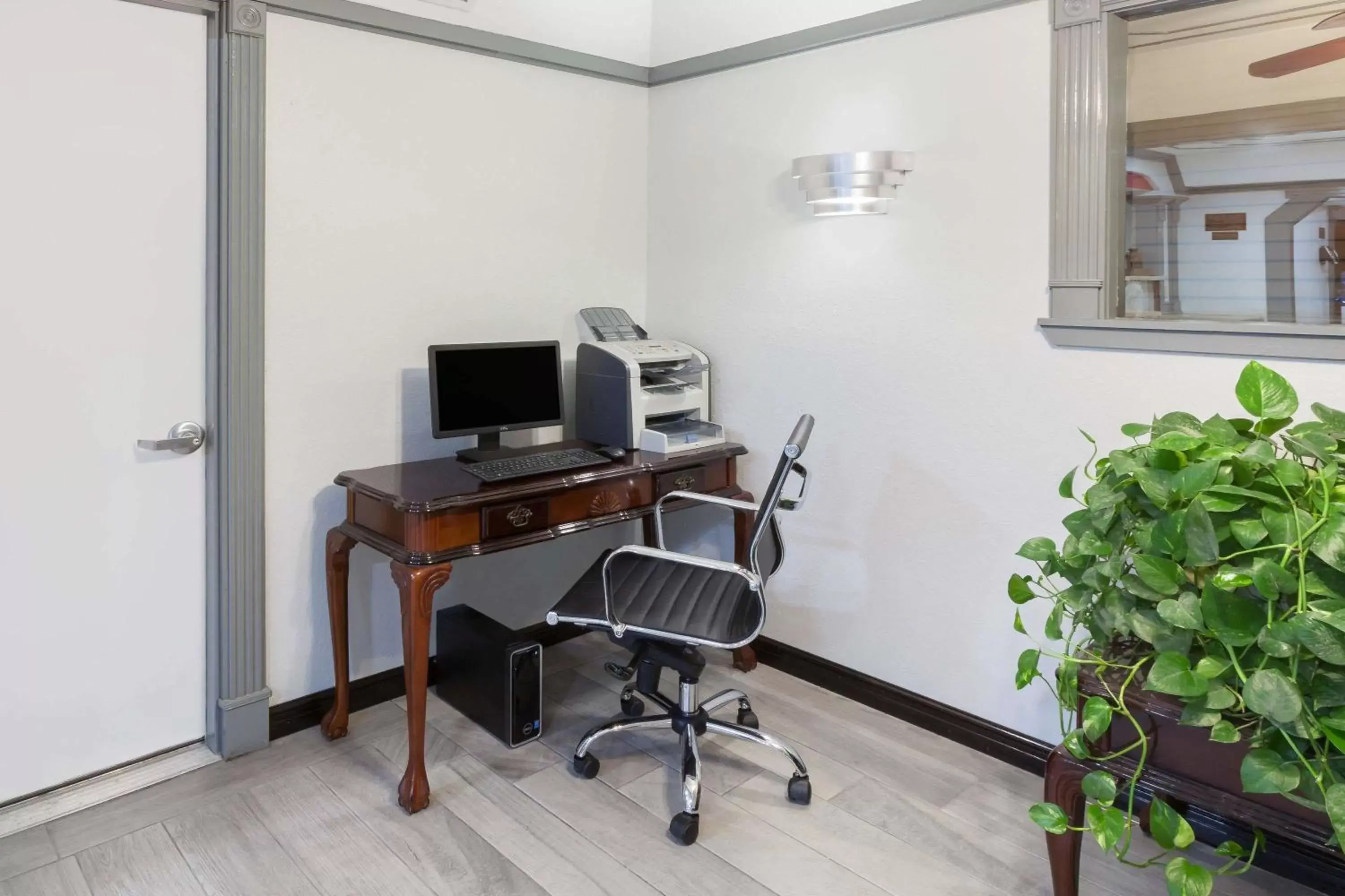 Business facilities in Super 8 by Wyndham Kingsville