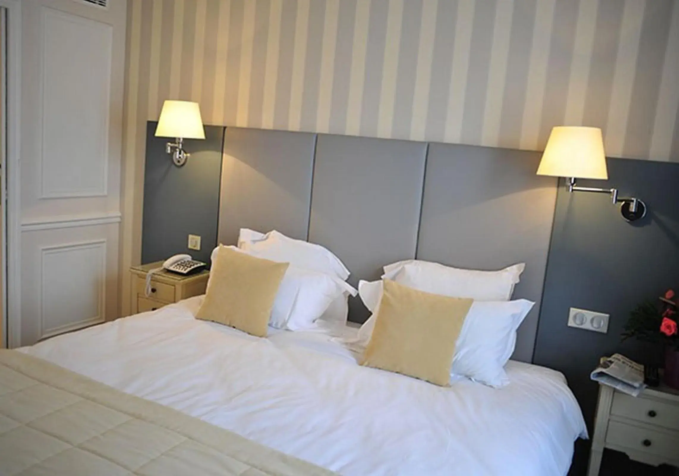Bed in Hotel de L'Universite