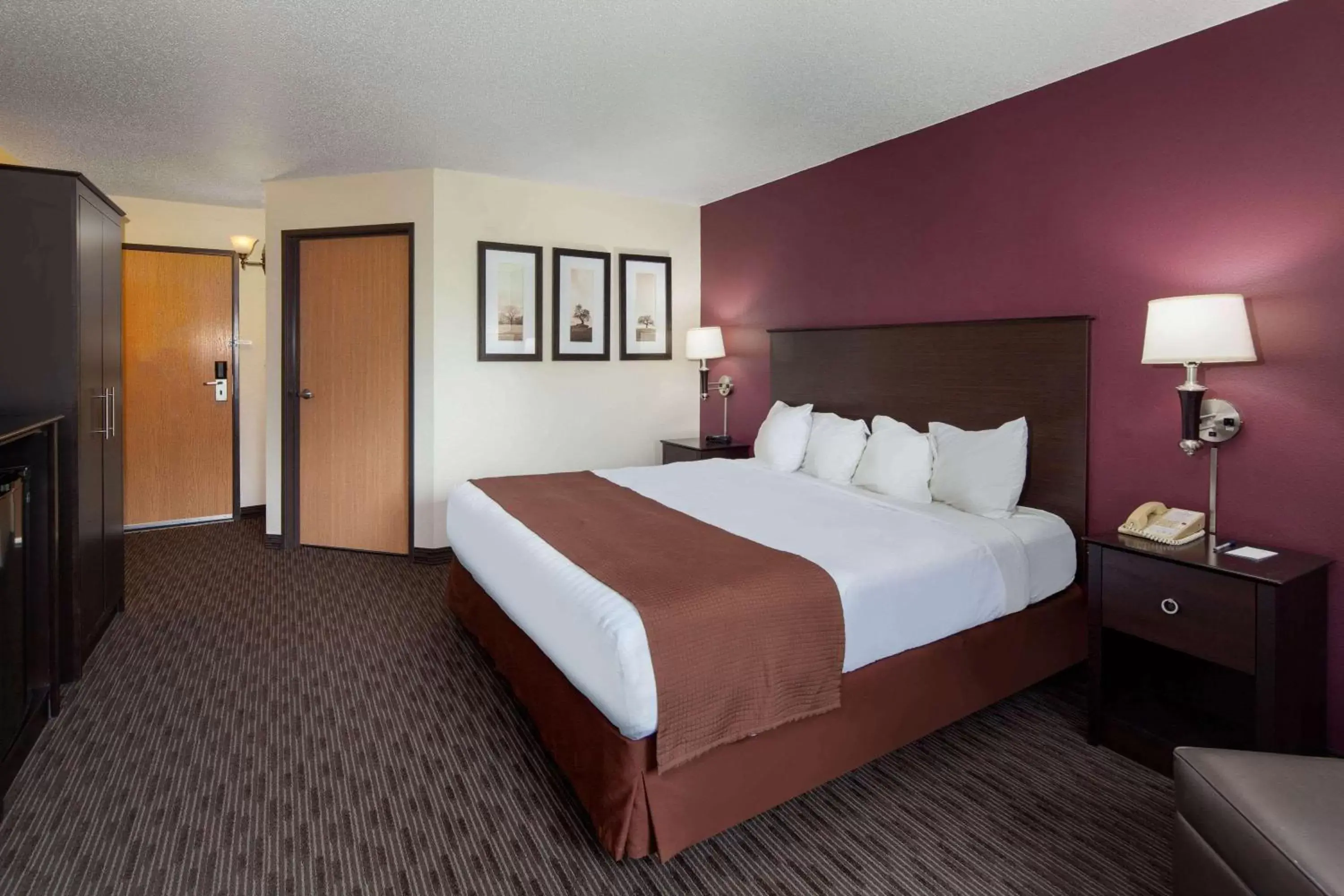 Photo of the whole room, Bed in AmericInn by Wyndham Northfield