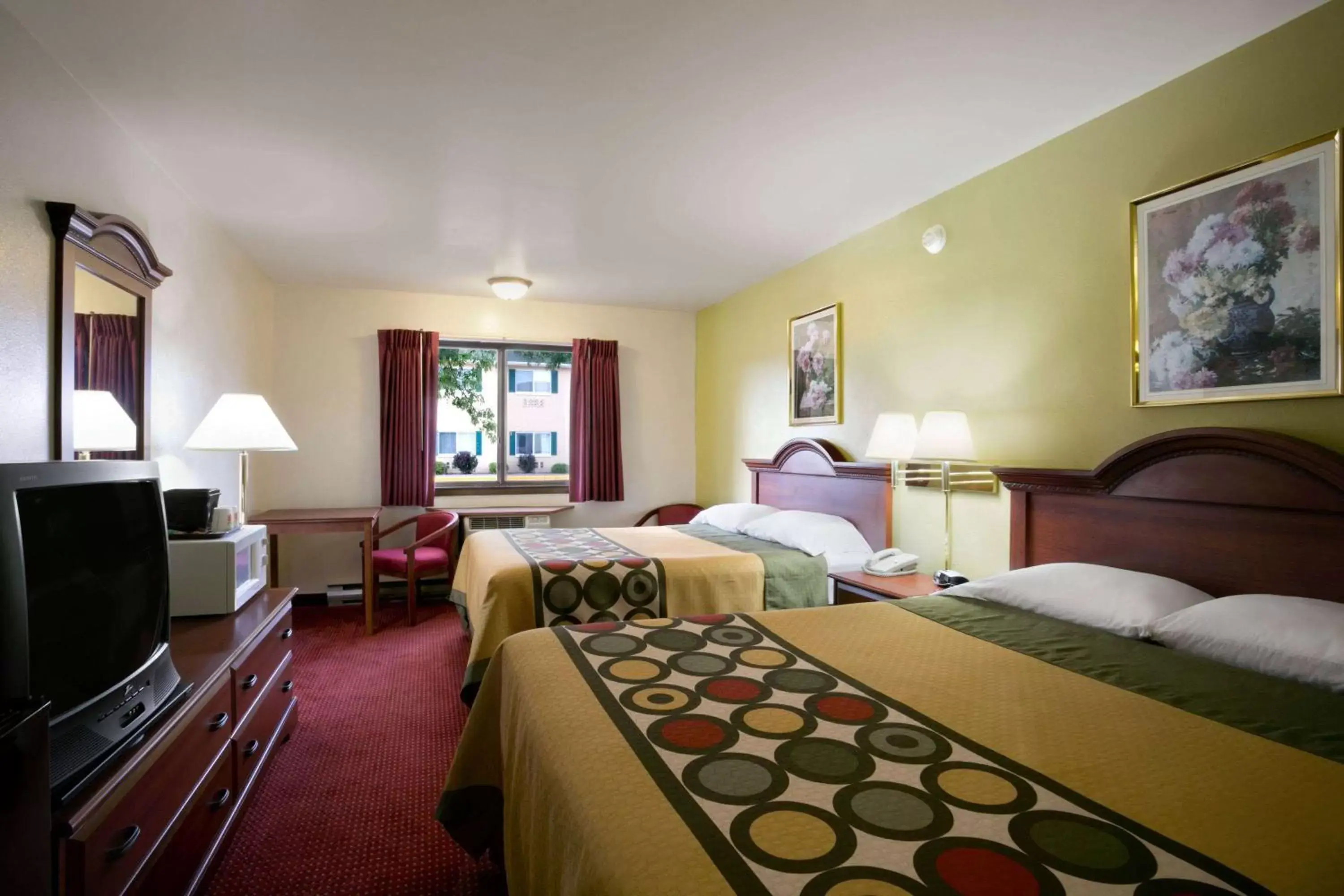 Photo of the whole room, Bed in Super 8 by Wyndham Eau Claire WI