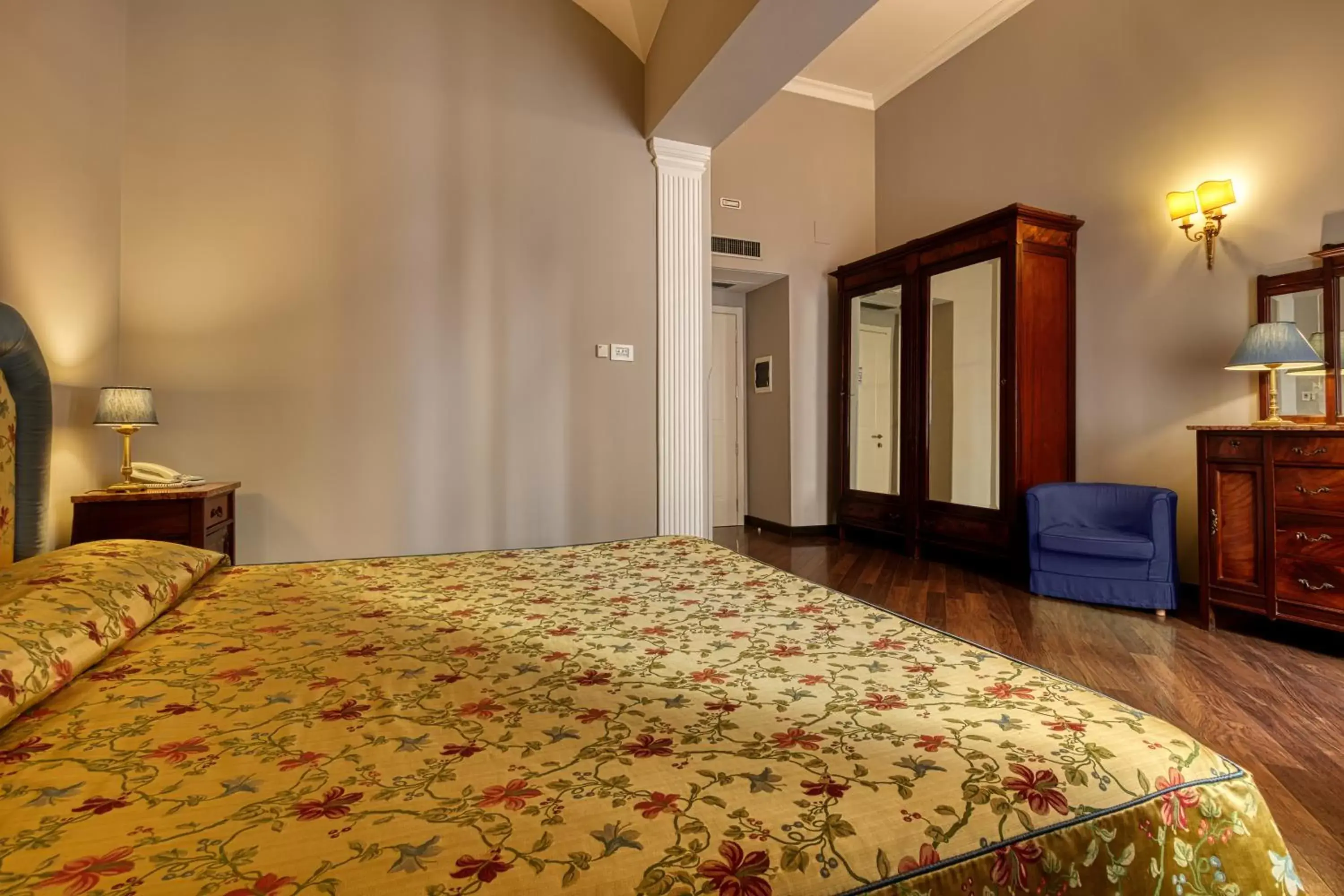 Photo of the whole room, Bed in Decumani Hotel De Charme Photo of the whole room, Bed in Decumani Hotel De Charme