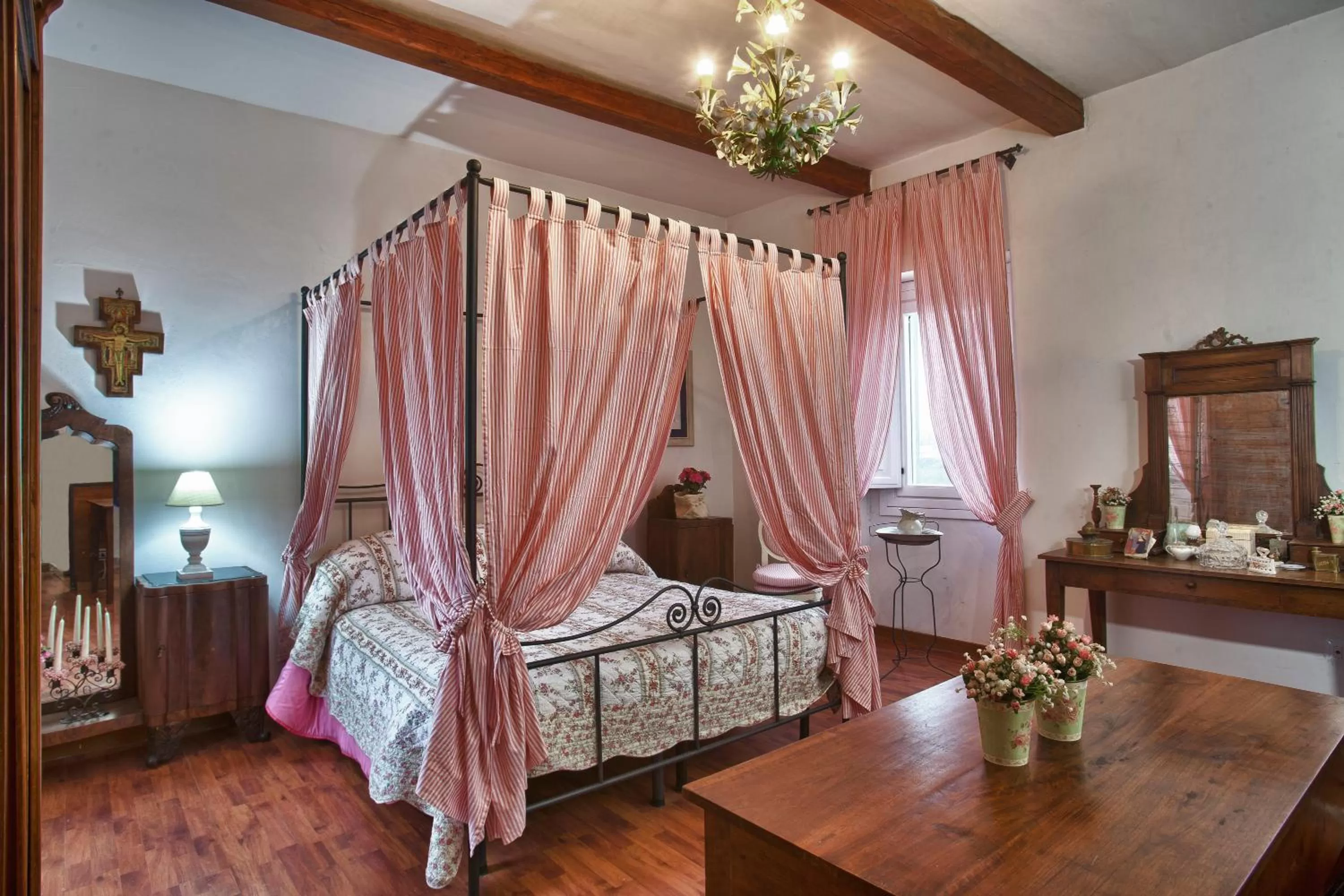 TV and multimedia, Bed in Antico Casale Spezia Pelagalli