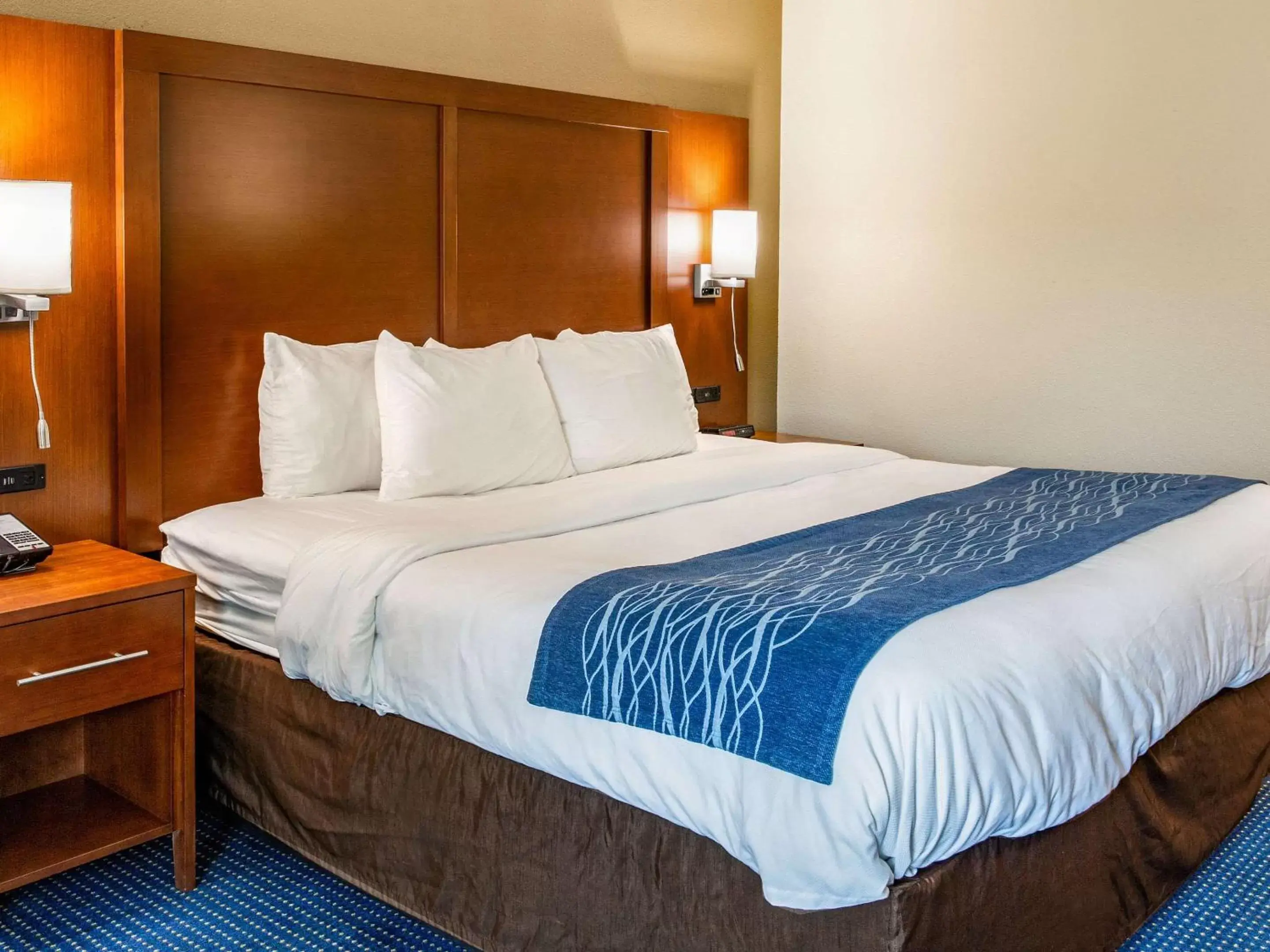 Bedroom, Bed in Comfort Inn Piketon near Fairgrounds Bedroom, Bed in Comfort Inn Piketon near Fairgrounds