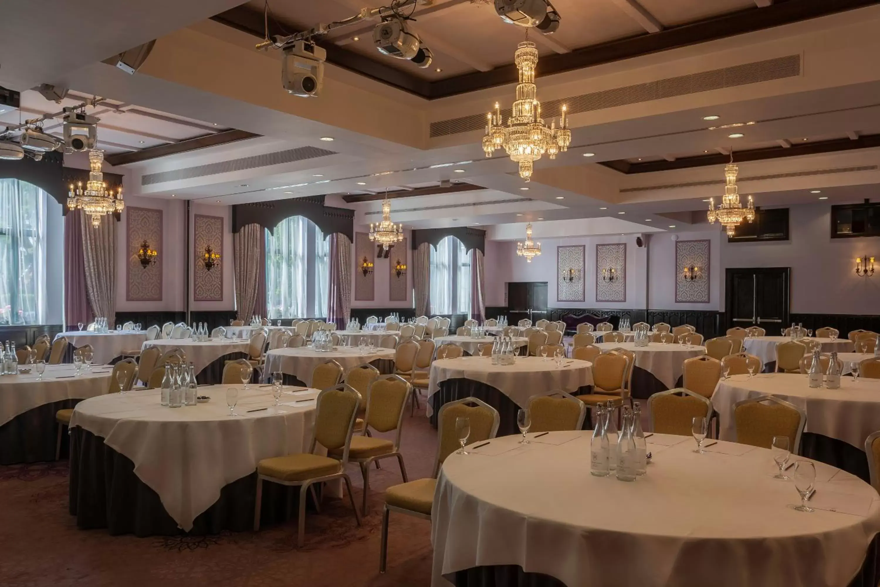 Banquet/Function facilities, Restaurant/Places to Eat in Clontarf Castle Hotel