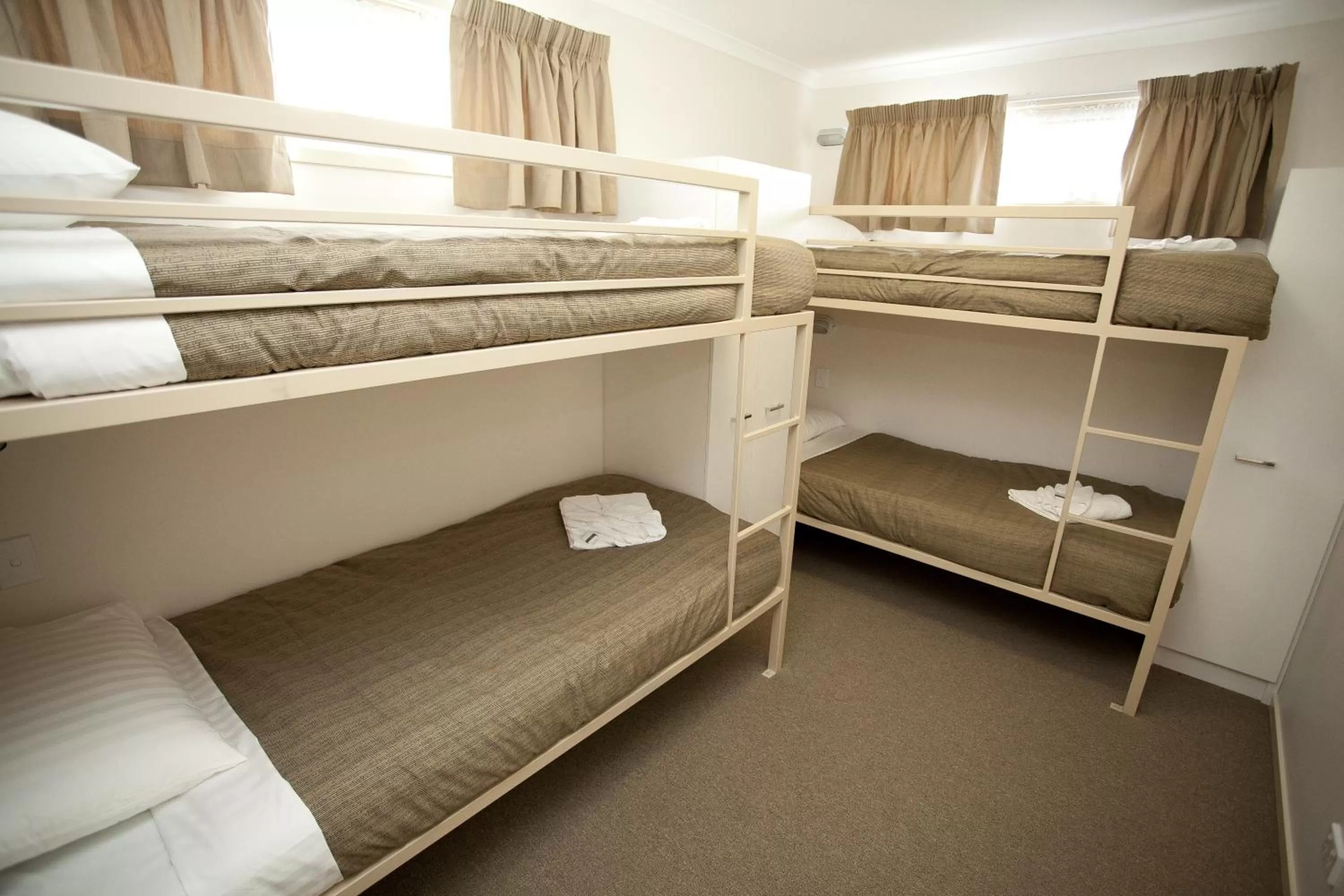 bunk bed, Bed in Alivio Tourist Park Canberra