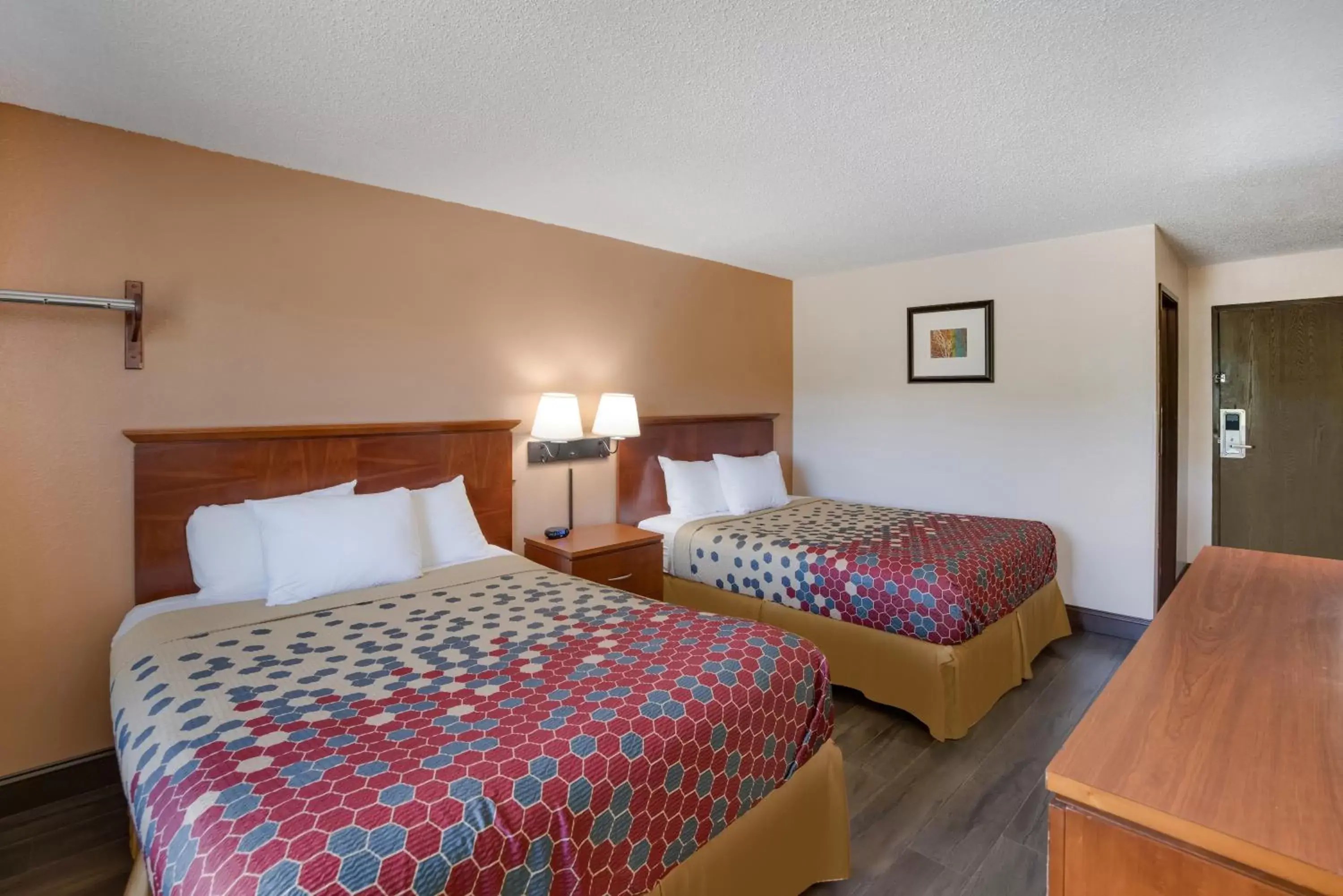 Photo of the whole room, Bed in Rodeway Inn