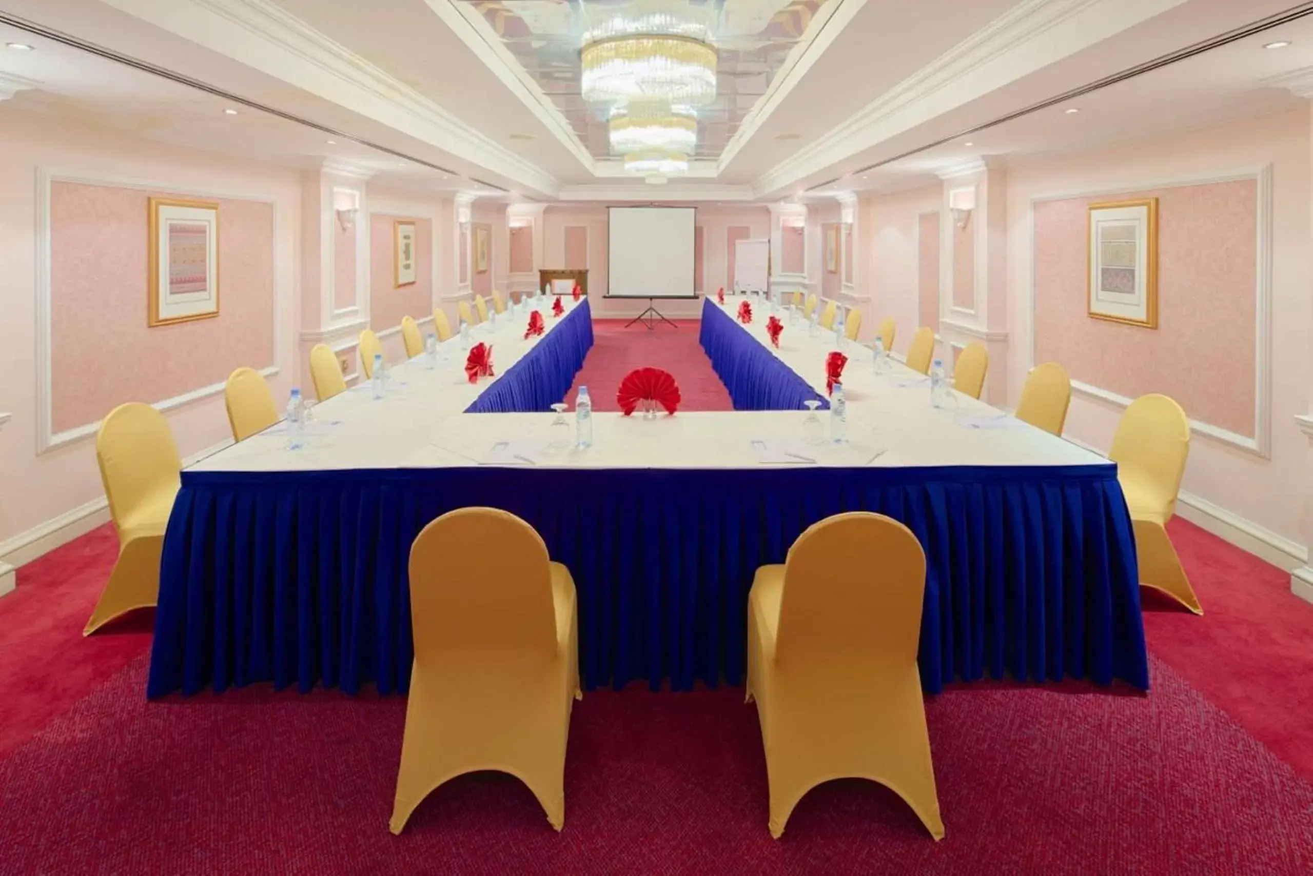Business facilities, Business Area/Conference Room in Riviera Hotel