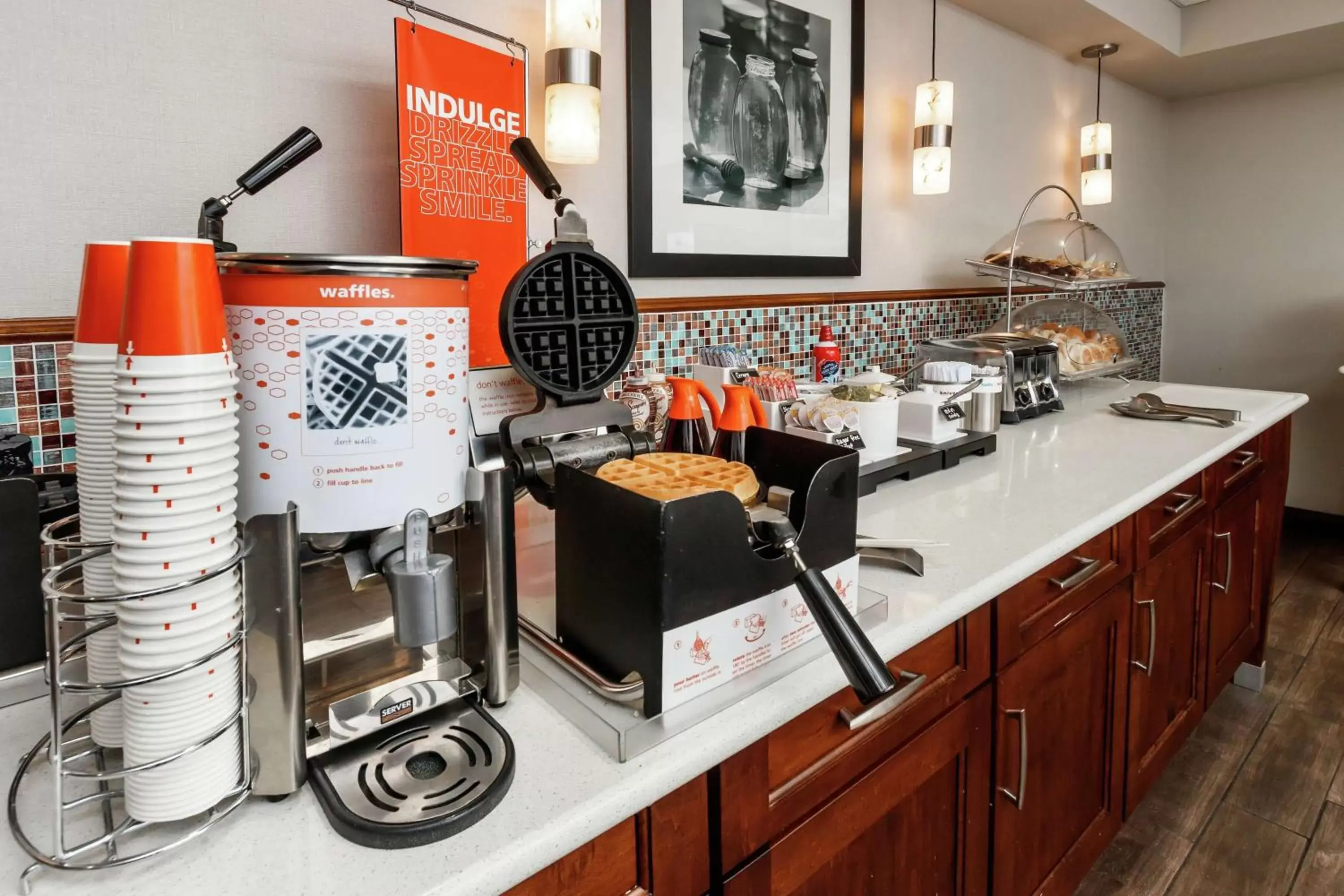 Breakfast, Kitchen/Kitchenette in Hampton Inn & Suites Navarre