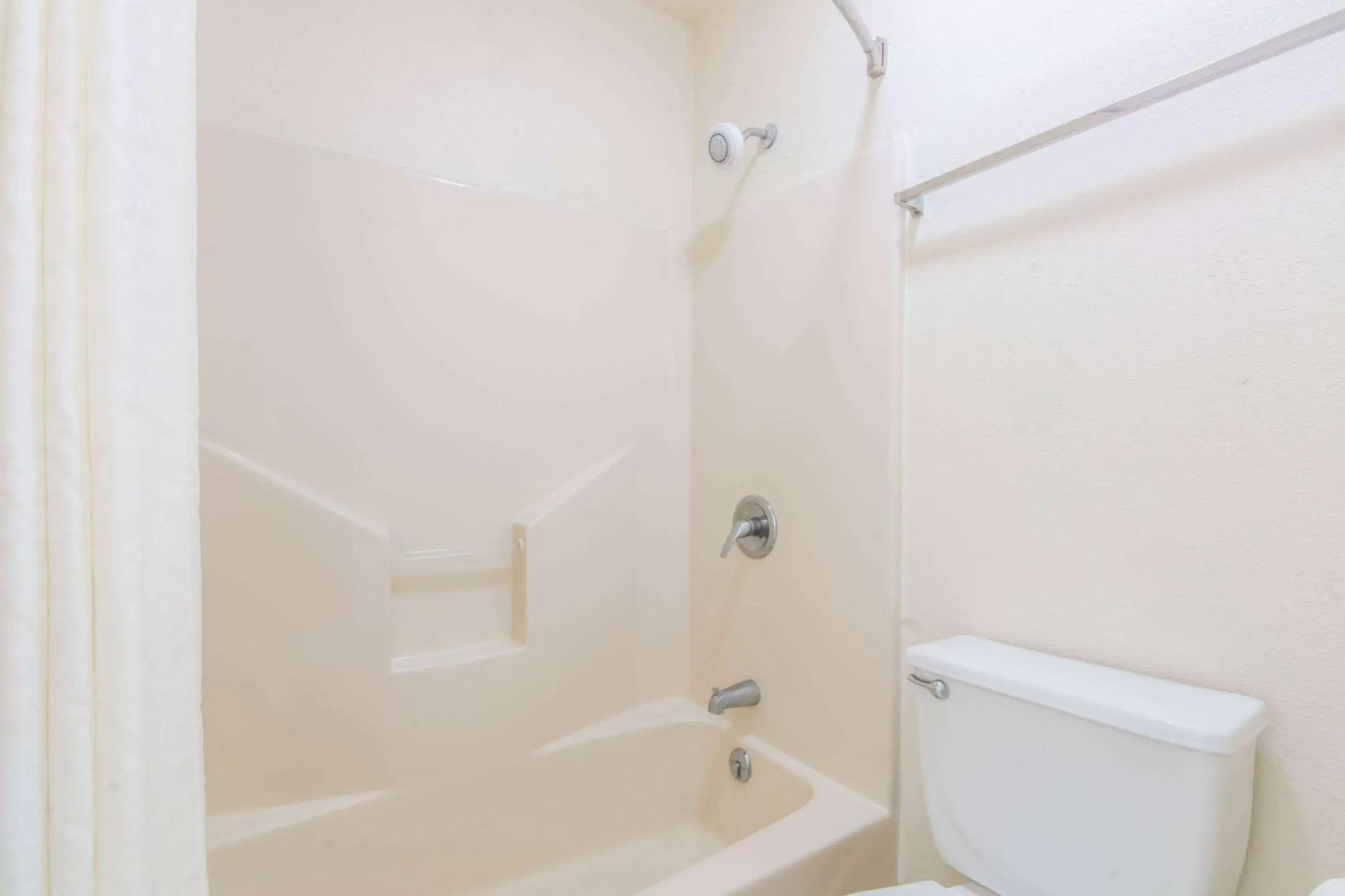 Photo of the whole room in Travelodge by Wyndham Temple Photo of the whole room in Travelodge by Wyndham Temple