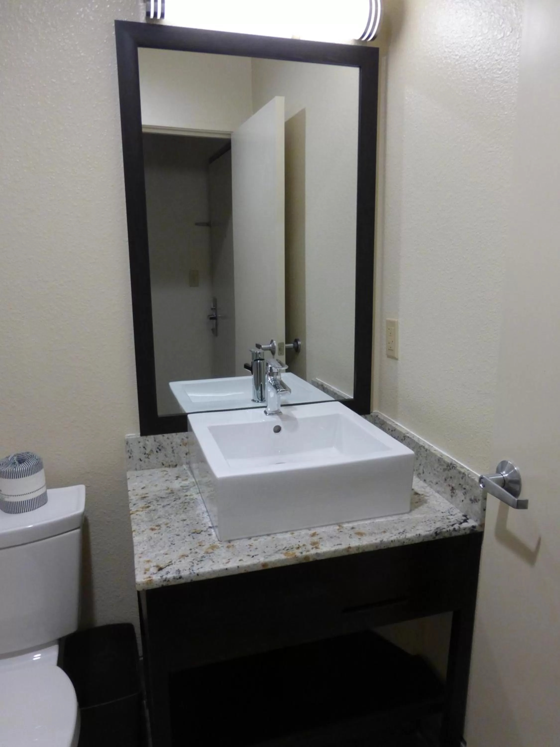 Bathroom in Red Roof Inn Hayward