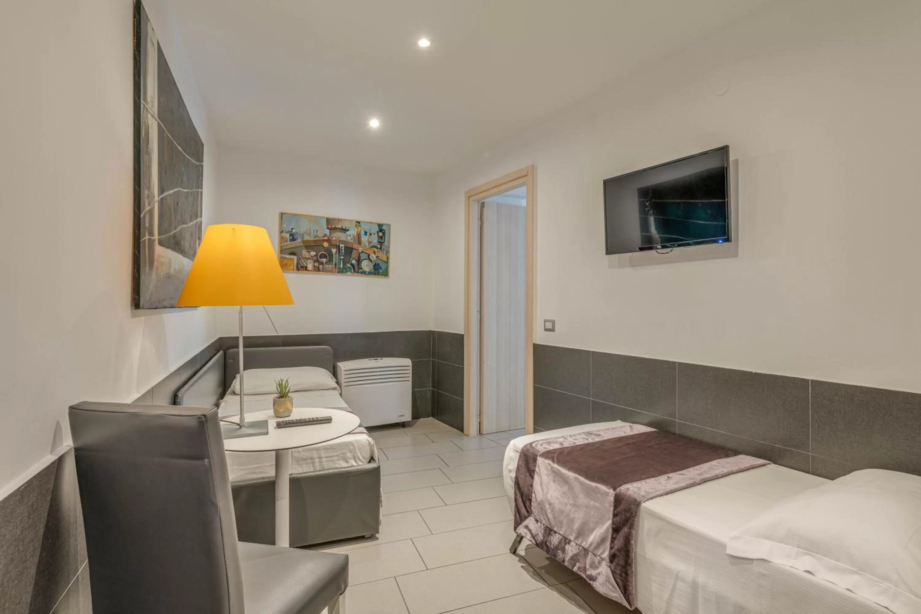 Photo of the whole room, Bed in Trevi Palace Hotel