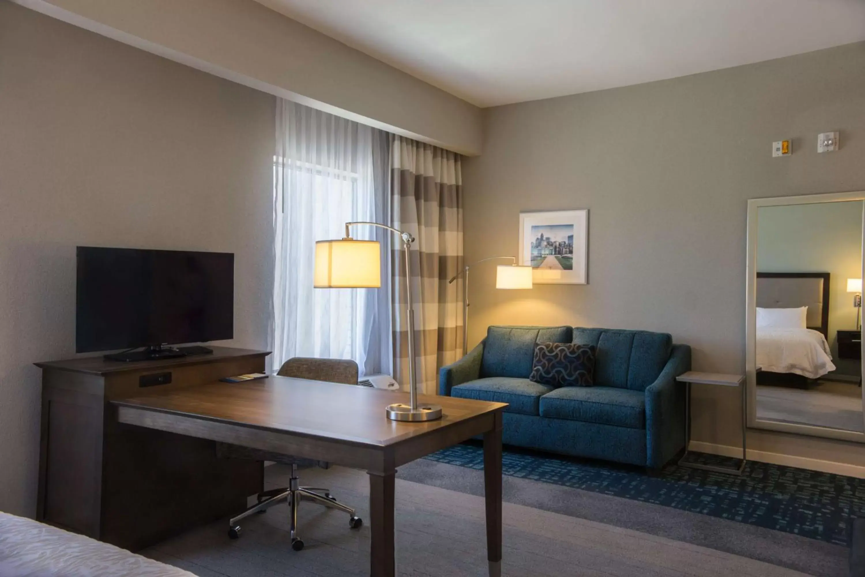 Living room, TV/Entertainment Center in Hampton Inn & Suites Charlotte/Ballantyne, Nc