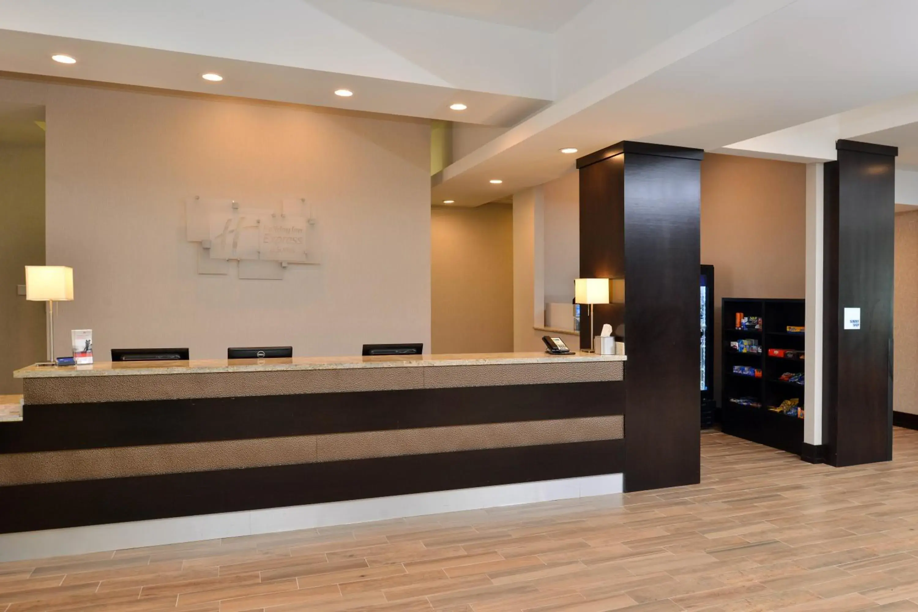 Property building, Lobby/Reception in Holiday Inn Express & Suites Austin South, an IHG Hotel