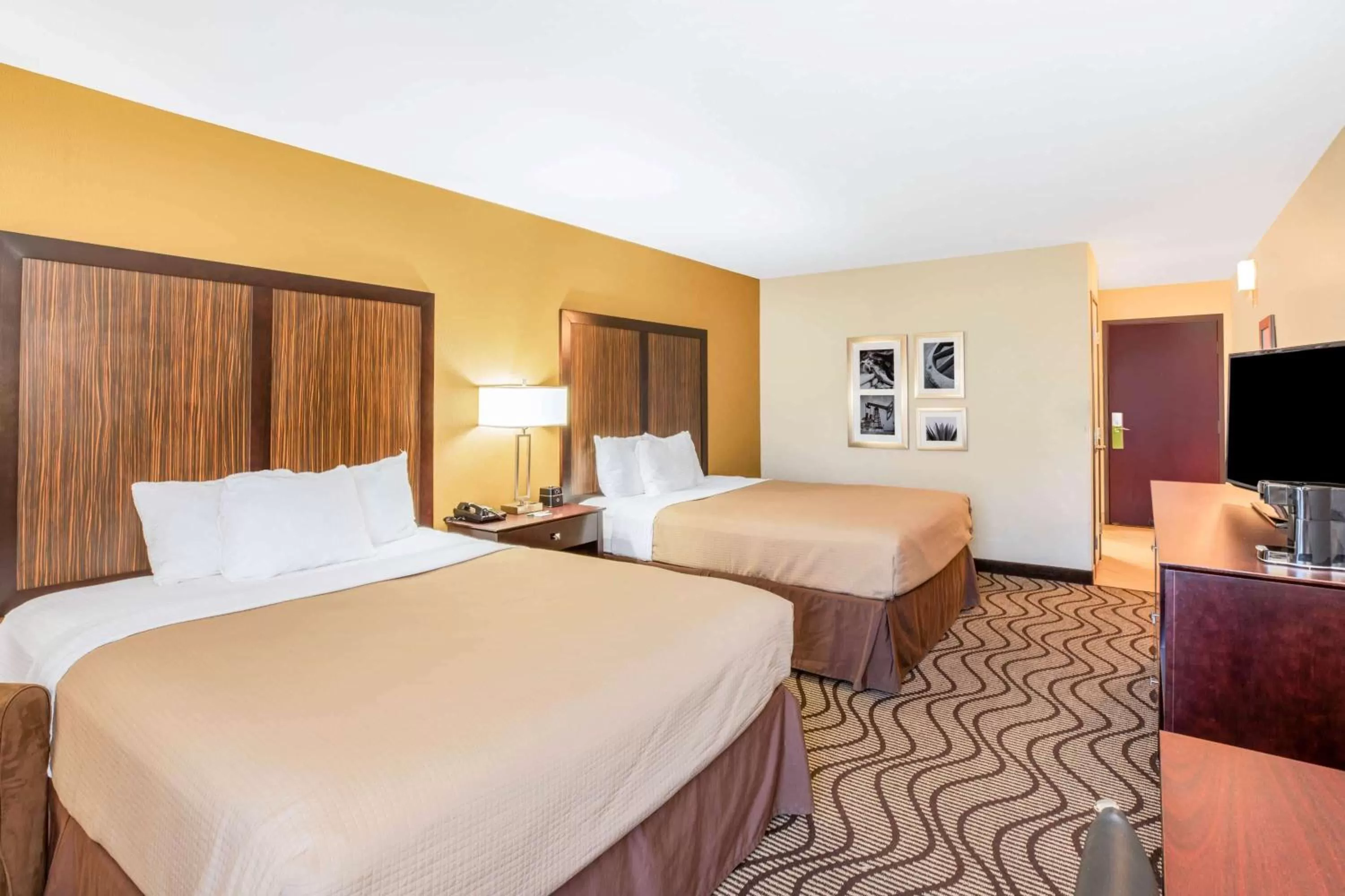 Photo of the whole room in La Quinta by Wyndham Floresville