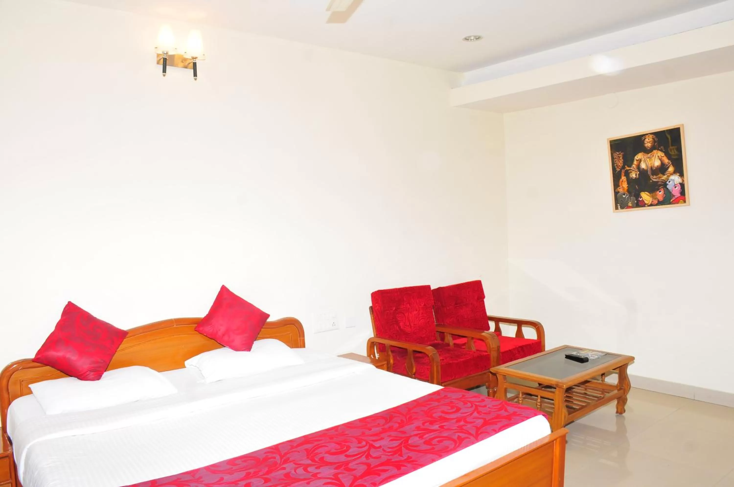 Bed in KSTDC Hotel Mayura Velapuri Belur