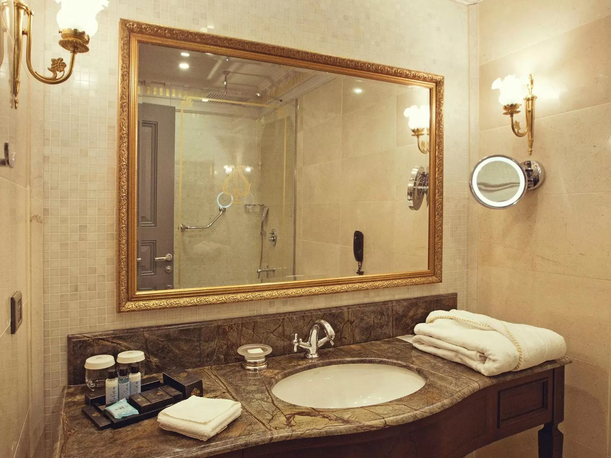 Bathroom in Palazzo Donizetti Hotel - Special Class