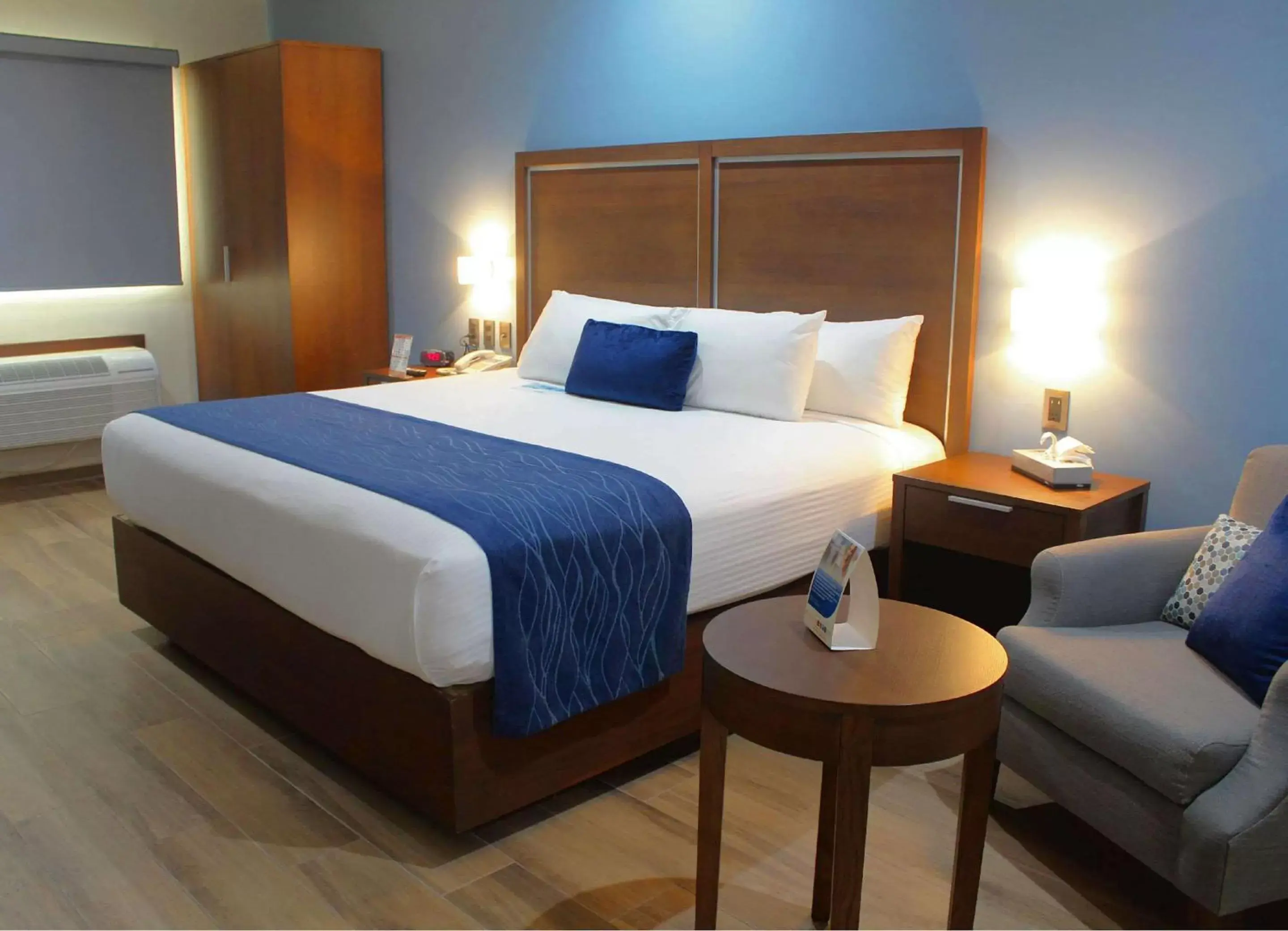 Photo of the whole room, Bed in Hotel Comfort Inn Monterrey Norte