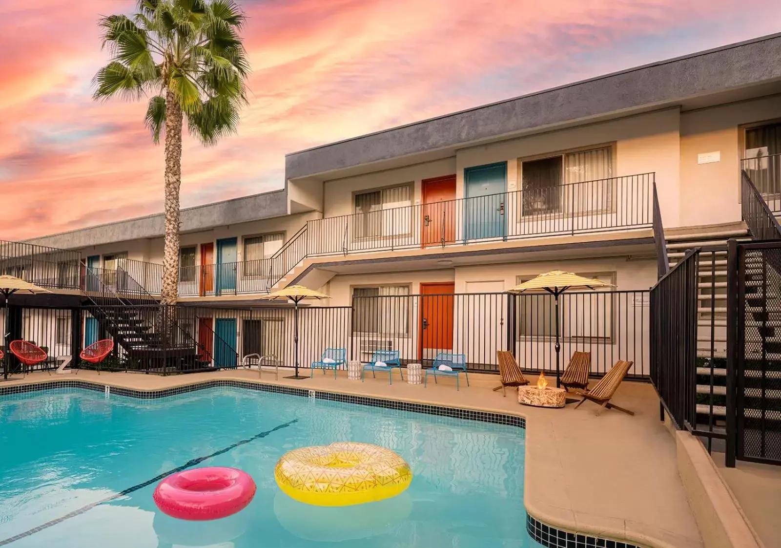 Swimming Pool in The Sojourn Los Angeles - Sherman Oaks