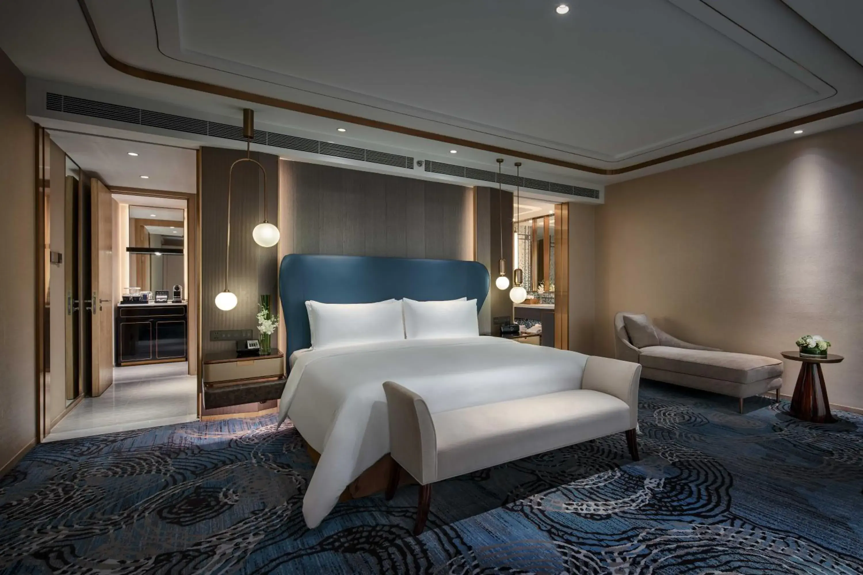 Photo of the whole room, Bed in PRIMUS Hotel Shanghai Hongqiao