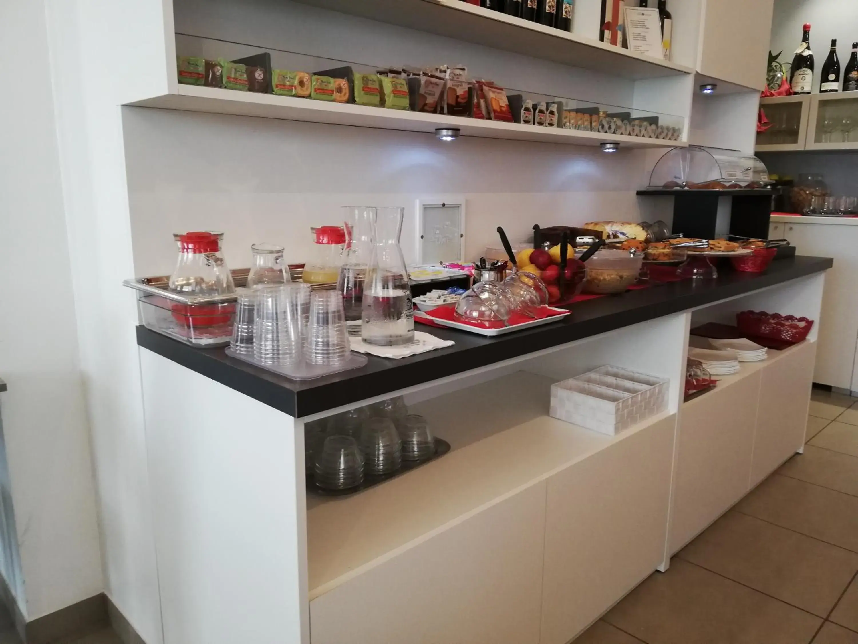 Buffet breakfast, Kitchen/Kitchenette in Villa Bianca Hotel & Spa