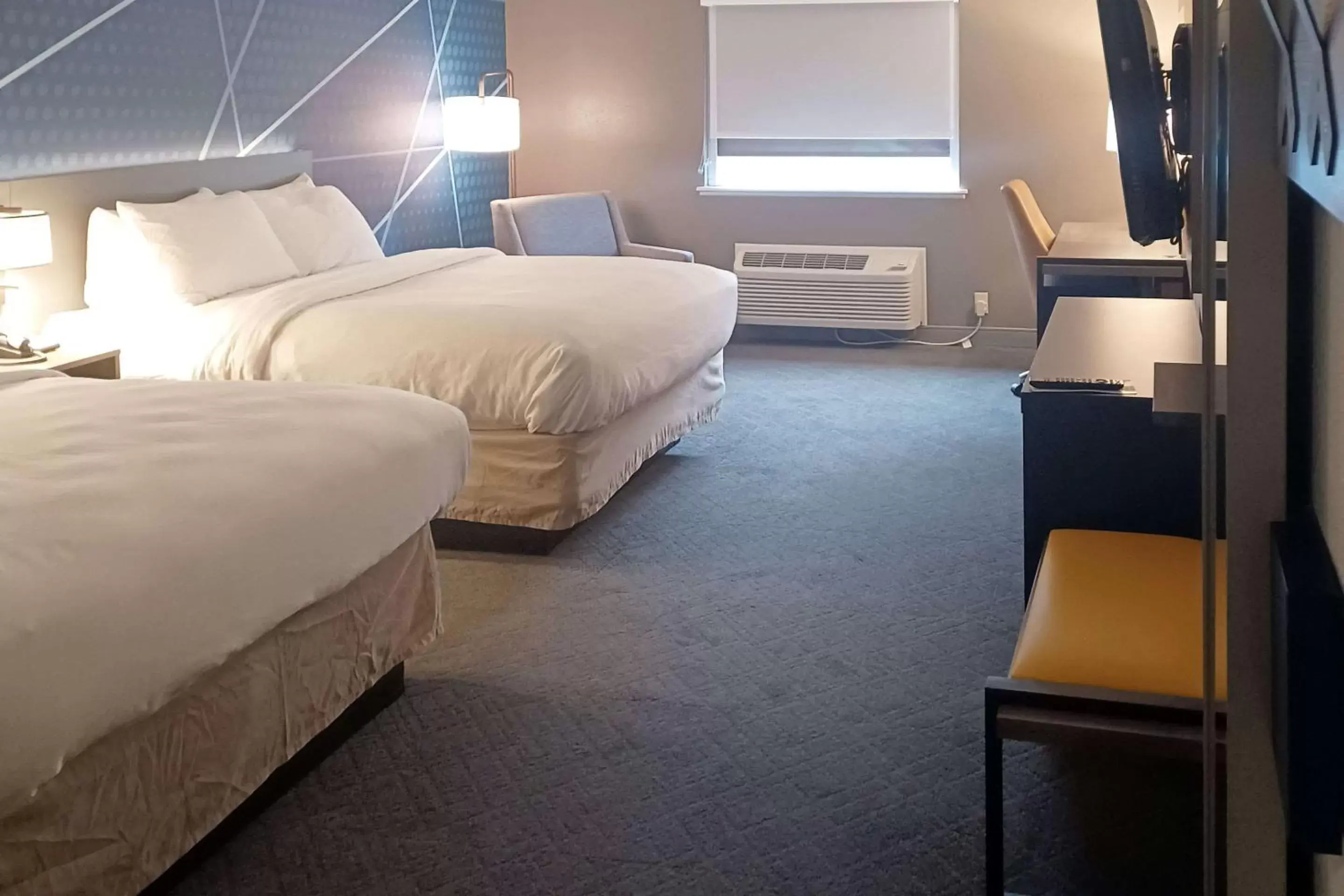 Bedroom, Bed in Comfort Inn Near Indiana Premium Outlets