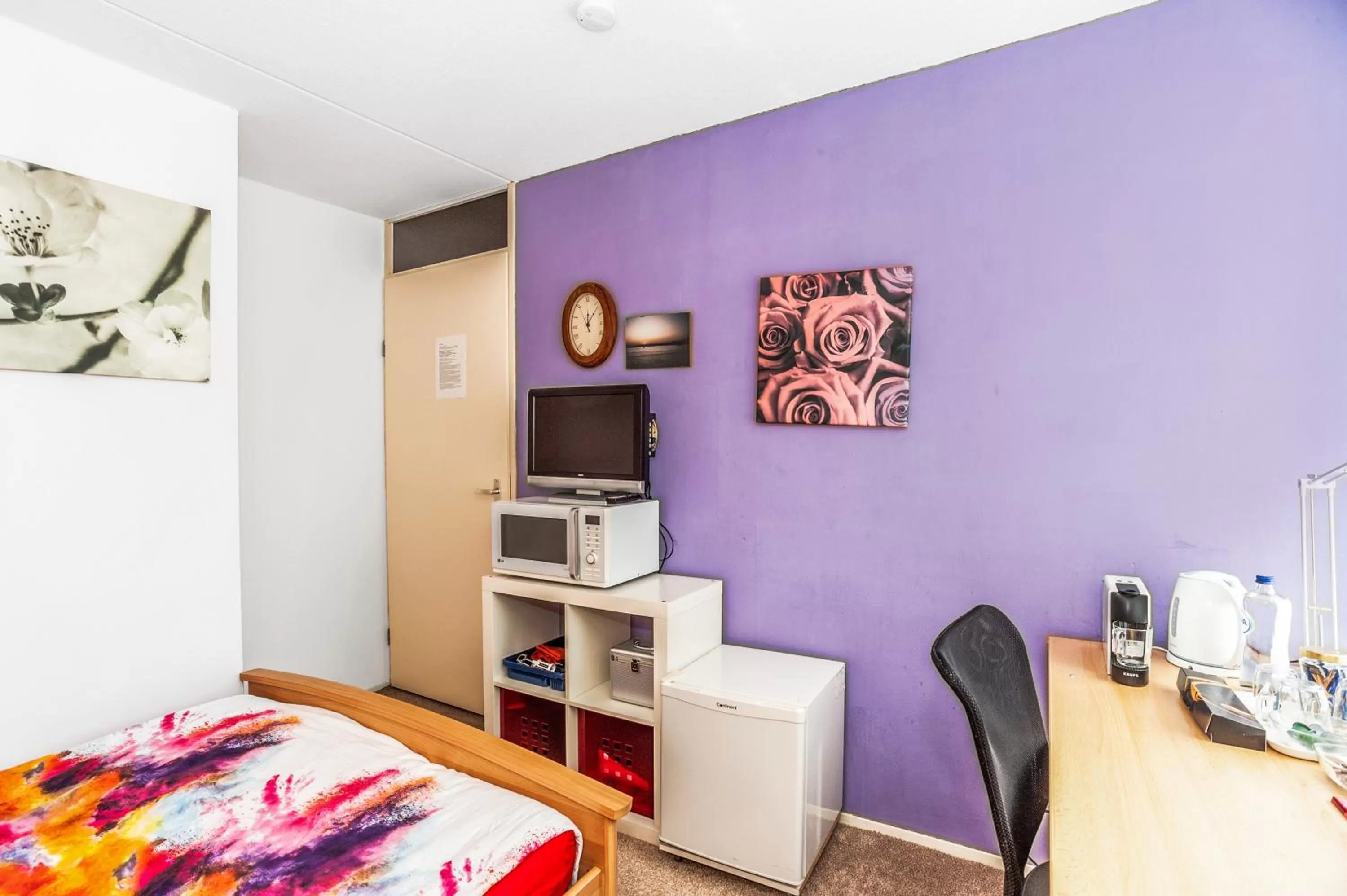 Coffee/tea facilities, Bed in Wim's Place Schiphol Amsterdam Airport