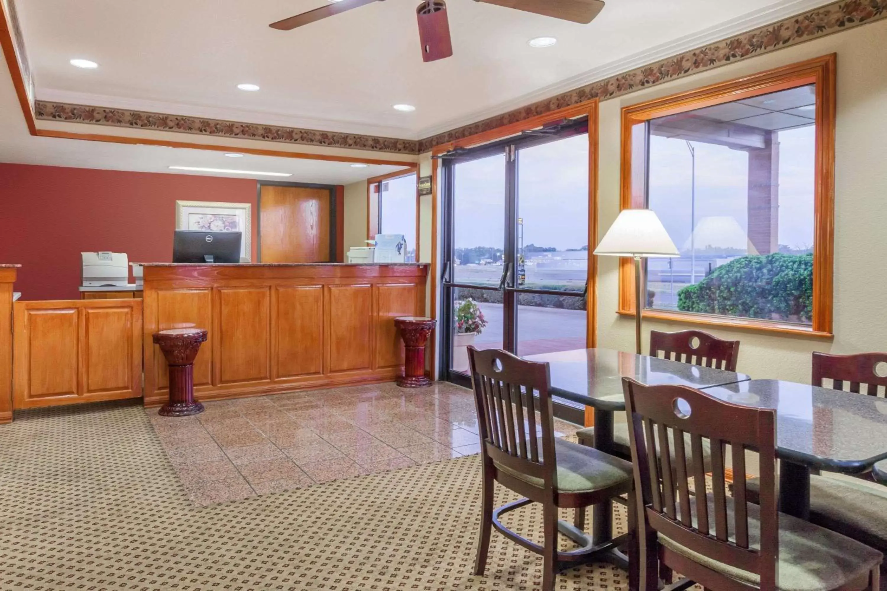 Lobby or reception in Super 8 by Wyndham Mount Vernon Lobby or reception in Super 8 by Wyndham Mount Vernon