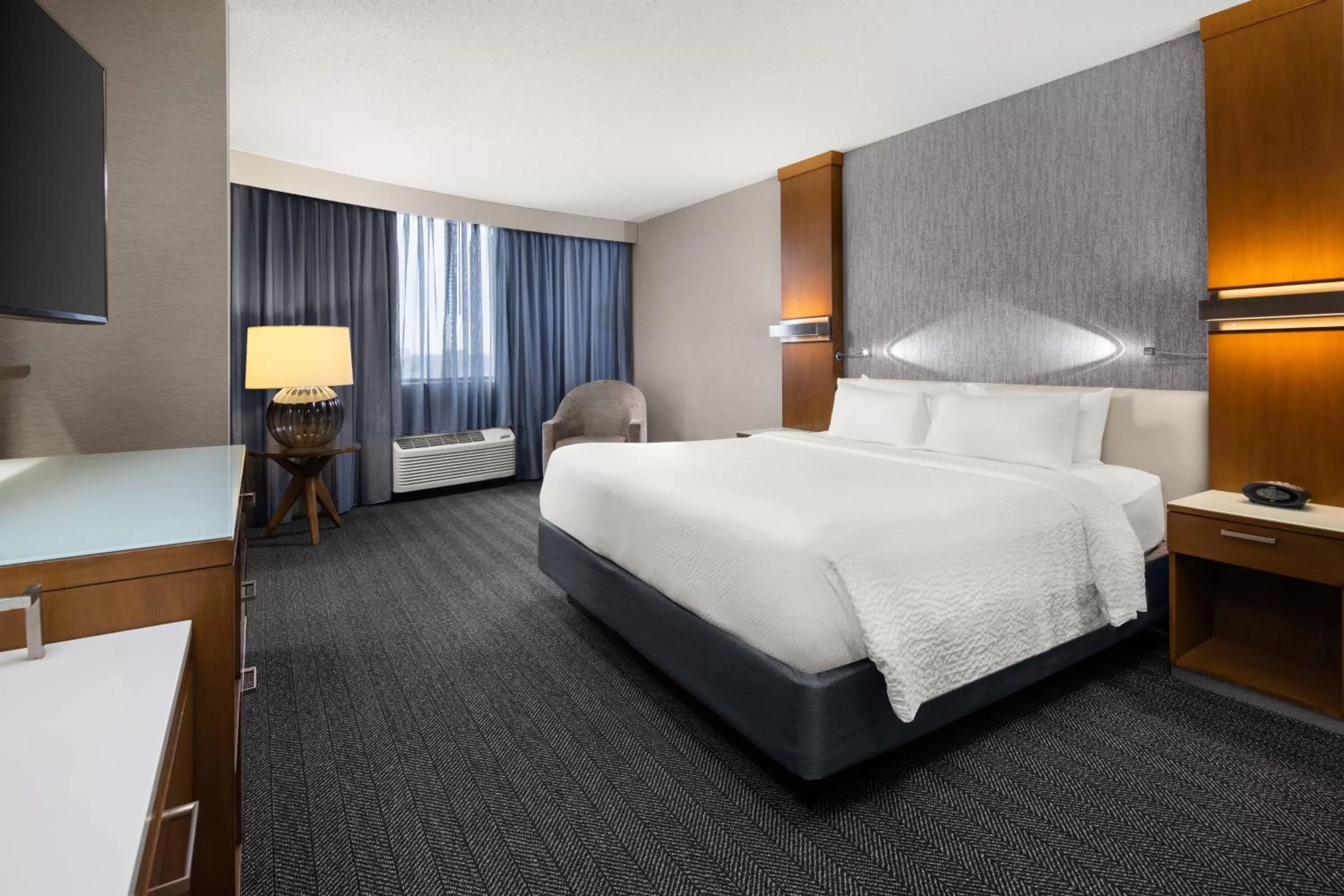 Bedroom, Bed in Courtyard by Marriott Minneapolis Downtown