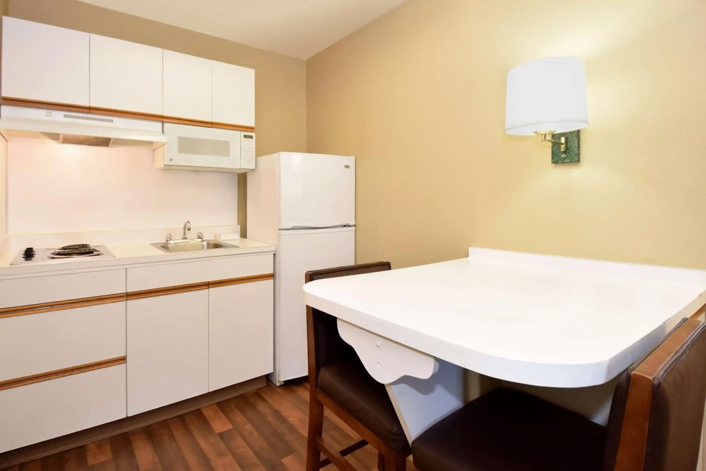 Bedroom, Kitchen/Kitchenette in Extended Stay America Suites - Washington, DC - Germantown - Town Center