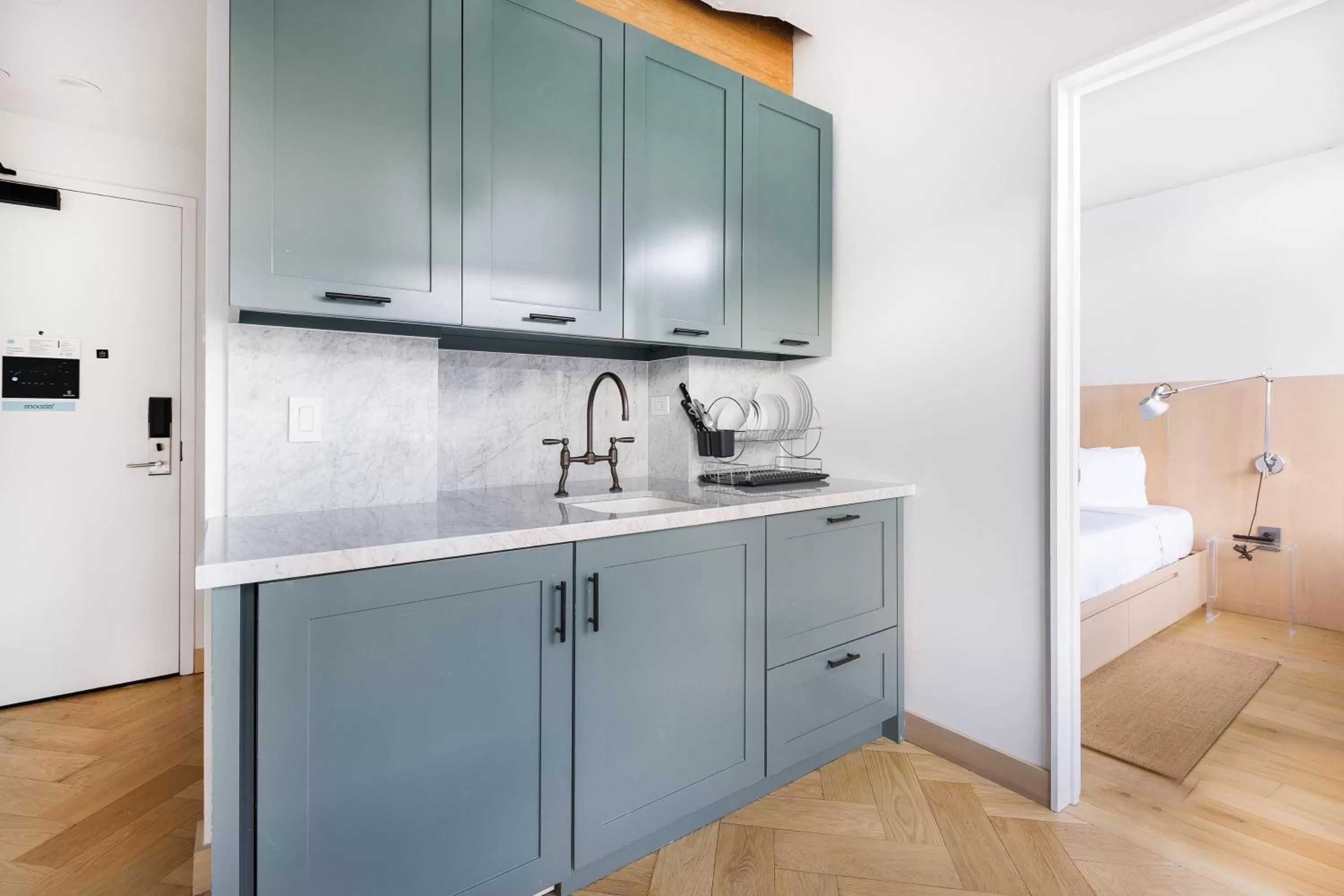 Kitchen or kitchenette in Placemakr Wall Street
