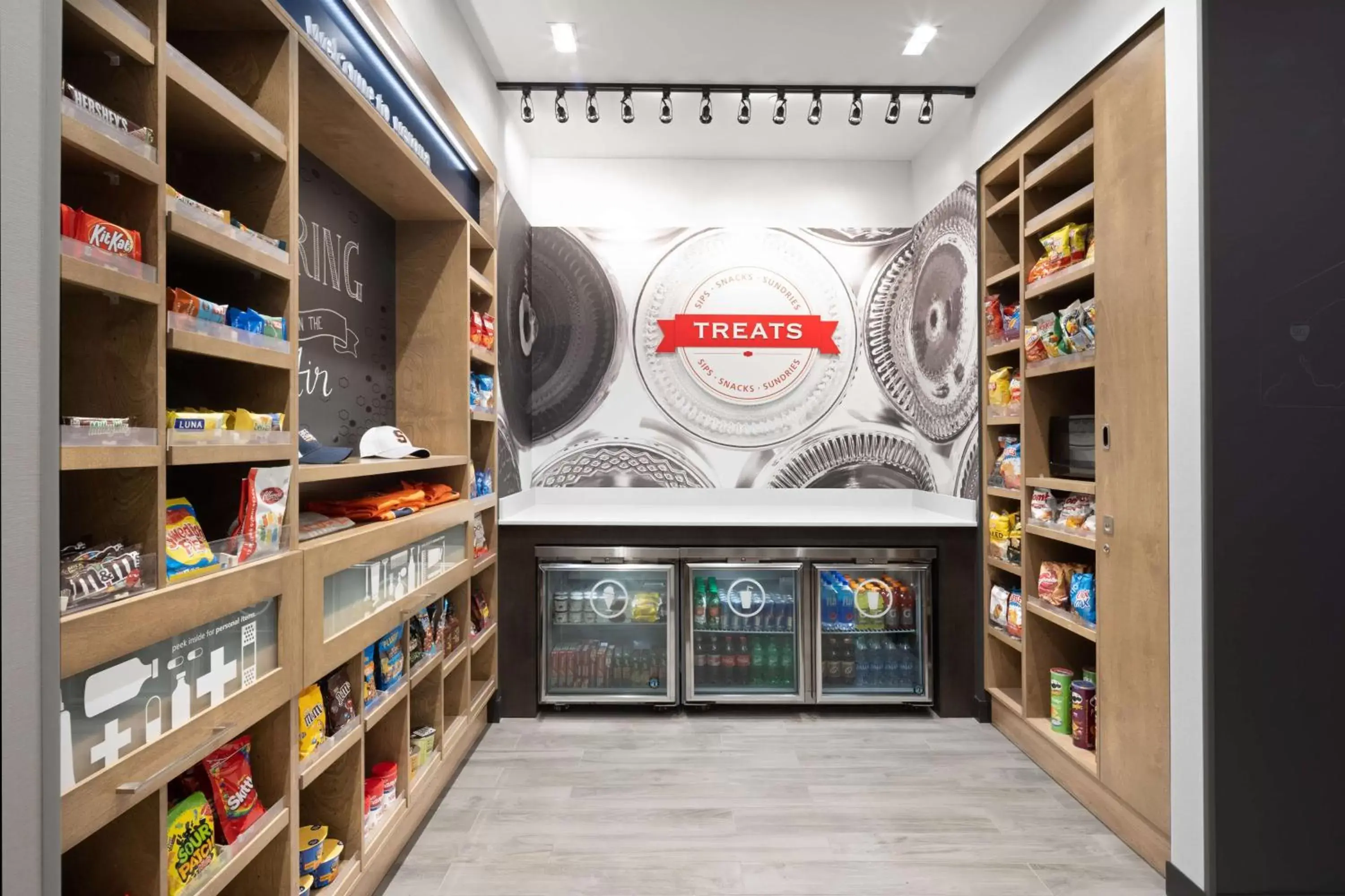 Restaurant/places to eat, Bed in Hampton Inn by Hilton Verona at Turning Stone Restaurant/places to eat, Bed in Hampton Inn by Hilton Verona at Turning Stone